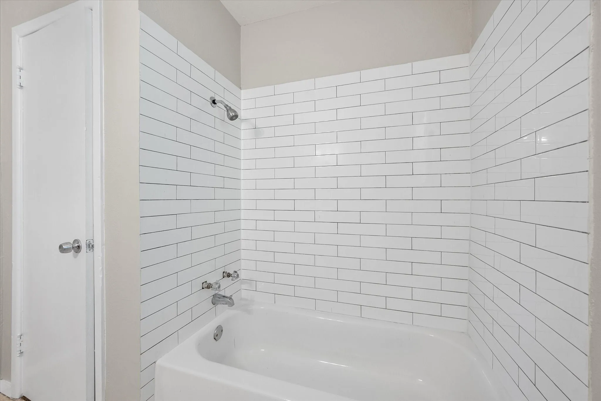 Single Family Residence For Rent in Tarrant County , 2716 Scruggs Park Drive, Richland Hills, Texas 76118, 4 Bedroom, 2 Bathroom, 2 Garage spaces, 2,142 Sqft, built in 1953, mls#21412162, Real Estate Agent in Richland Hills, Homes For Rent in Tarrant county, Homes For Rent in Richland Hills, Realtor in Richland Hills Texas, Real Estate Brokerage Independent Realty Texas, Luminita Cordes Realtor