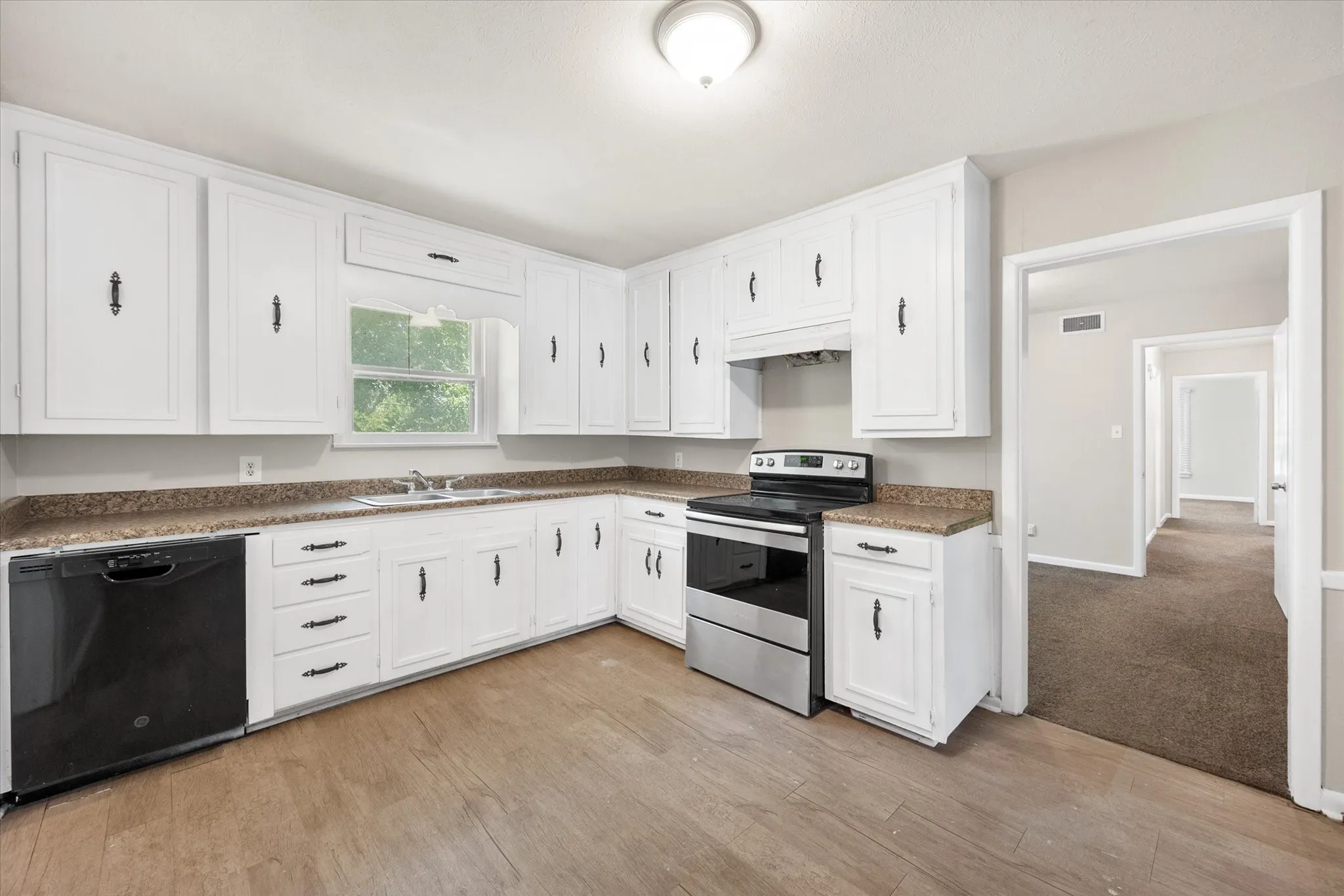 Single Family Residence For Rent in Tarrant County , 2716 Scruggs Park Drive, Richland Hills, Texas 76118, 4 Bedroom, 2 Bathroom, 2 Garage spaces, 2,142 Sqft, built in 1953, mls#21412162, Real Estate Agent in Richland Hills, Homes For Rent in Tarrant county, Homes For Rent in Richland Hills, Realtor in Richland Hills Texas, Real Estate Brokerage Independent Realty Texas, Luminita Cordes Realtor