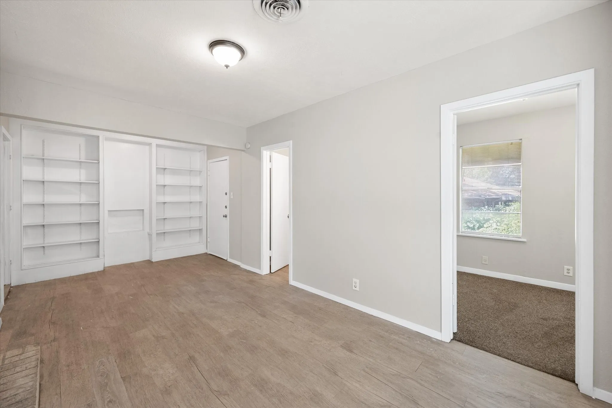 Single Family Residence For Rent in Tarrant County , 2716 Scruggs Park Drive, Richland Hills, Texas 76118, 4 Bedroom, 2 Bathroom, 2 Garage spaces, 2,142 Sqft, built in 1953, mls#21412162, Real Estate Agent in Richland Hills, Homes For Rent in Tarrant county, Homes For Rent in Richland Hills, Realtor in Richland Hills Texas, Real Estate Brokerage Independent Realty Texas, Luminita Cordes Realtor