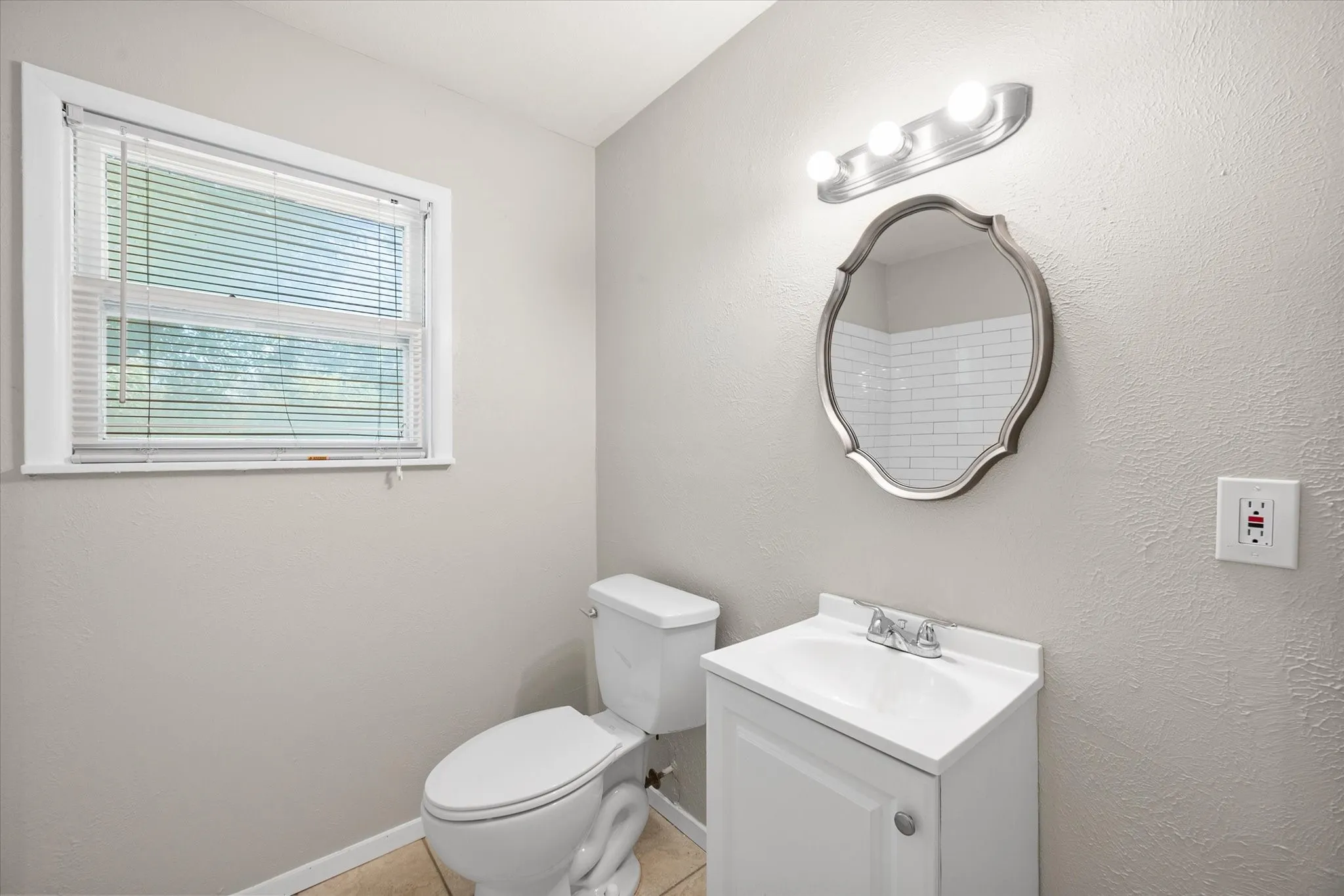 Single Family Residence For Rent in Tarrant County , 2716 Scruggs Park Drive, Richland Hills, Texas 76118, 4 Bedroom, 2 Bathroom, 2 Garage spaces, 2,142 Sqft, built in 1953, mls#21412162, Real Estate Agent in Richland Hills, Homes For Rent in Tarrant county, Homes For Rent in Richland Hills, Realtor in Richland Hills Texas, Real Estate Brokerage Independent Realty Texas, Luminita Cordes Realtor