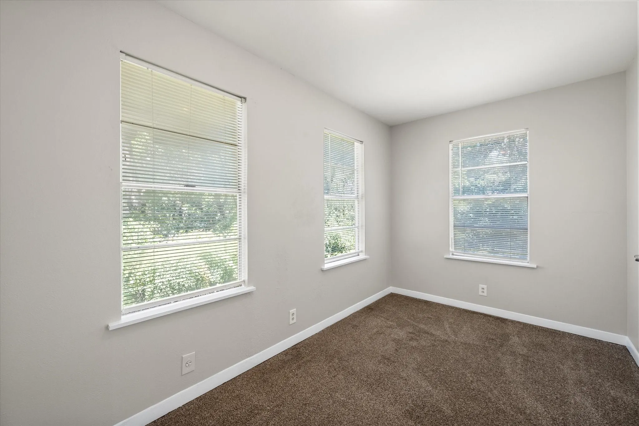 Single Family Residence For Rent in Tarrant County , 2716 Scruggs Park Drive, Richland Hills, Texas 76118, 4 Bedroom, 2 Bathroom, 2 Garage spaces, 2,142 Sqft, built in 1953, mls#21412162, Real Estate Agent in Richland Hills, Homes For Rent in Tarrant county, Homes For Rent in Richland Hills, Realtor in Richland Hills Texas, Real Estate Brokerage Independent Realty Texas, Luminita Cordes Realtor