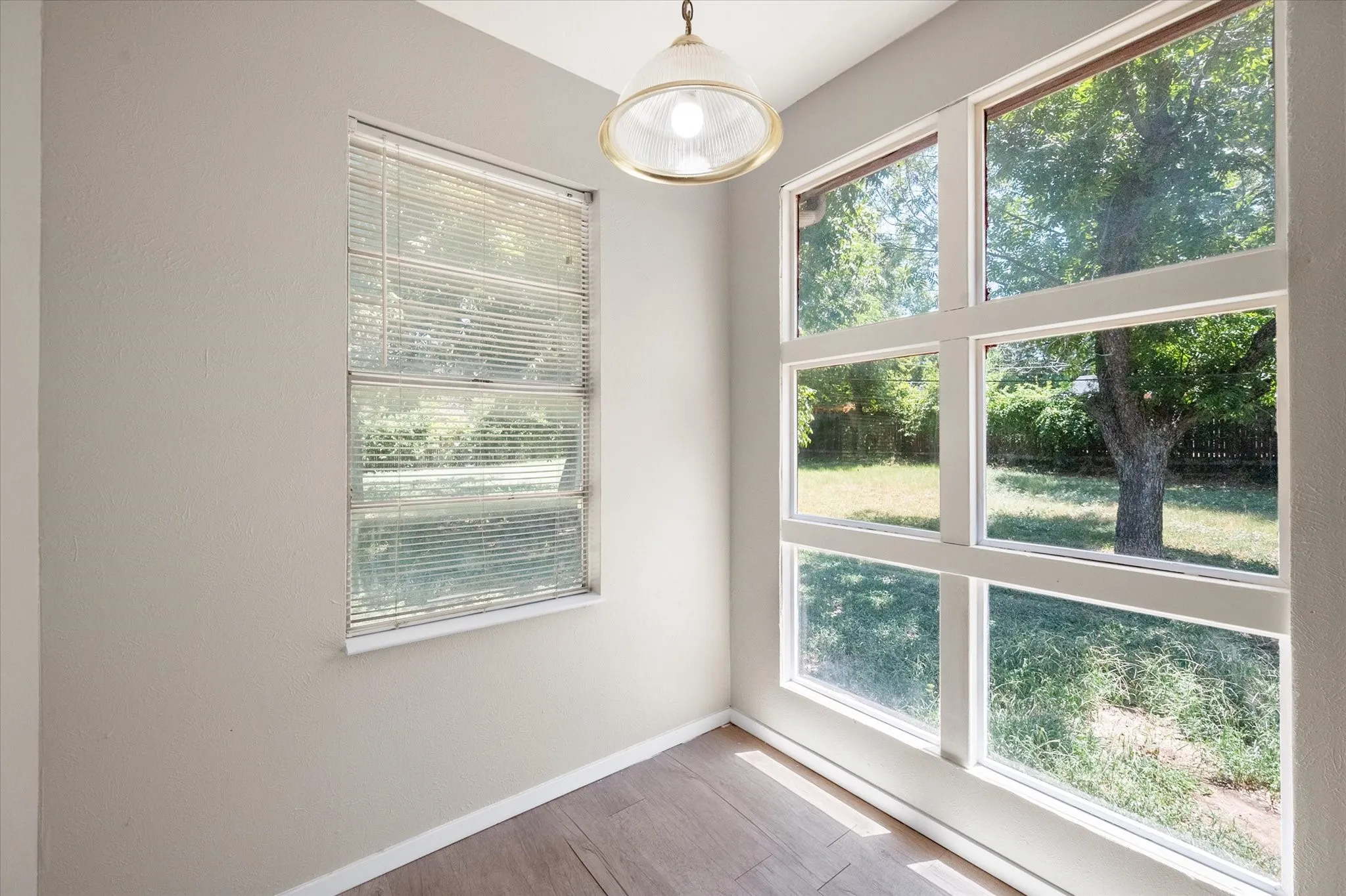 Single Family Residence For Rent in Tarrant County , 2716 Scruggs Park Drive, Richland Hills, Texas 76118, 4 Bedroom, 2 Bathroom, 2 Garage spaces, 2,142 Sqft, built in 1953, mls#21412162, Real Estate Agent in Richland Hills, Homes For Rent in Tarrant county, Homes For Rent in Richland Hills, Realtor in Richland Hills Texas, Real Estate Brokerage Independent Realty Texas, Luminita Cordes Realtor