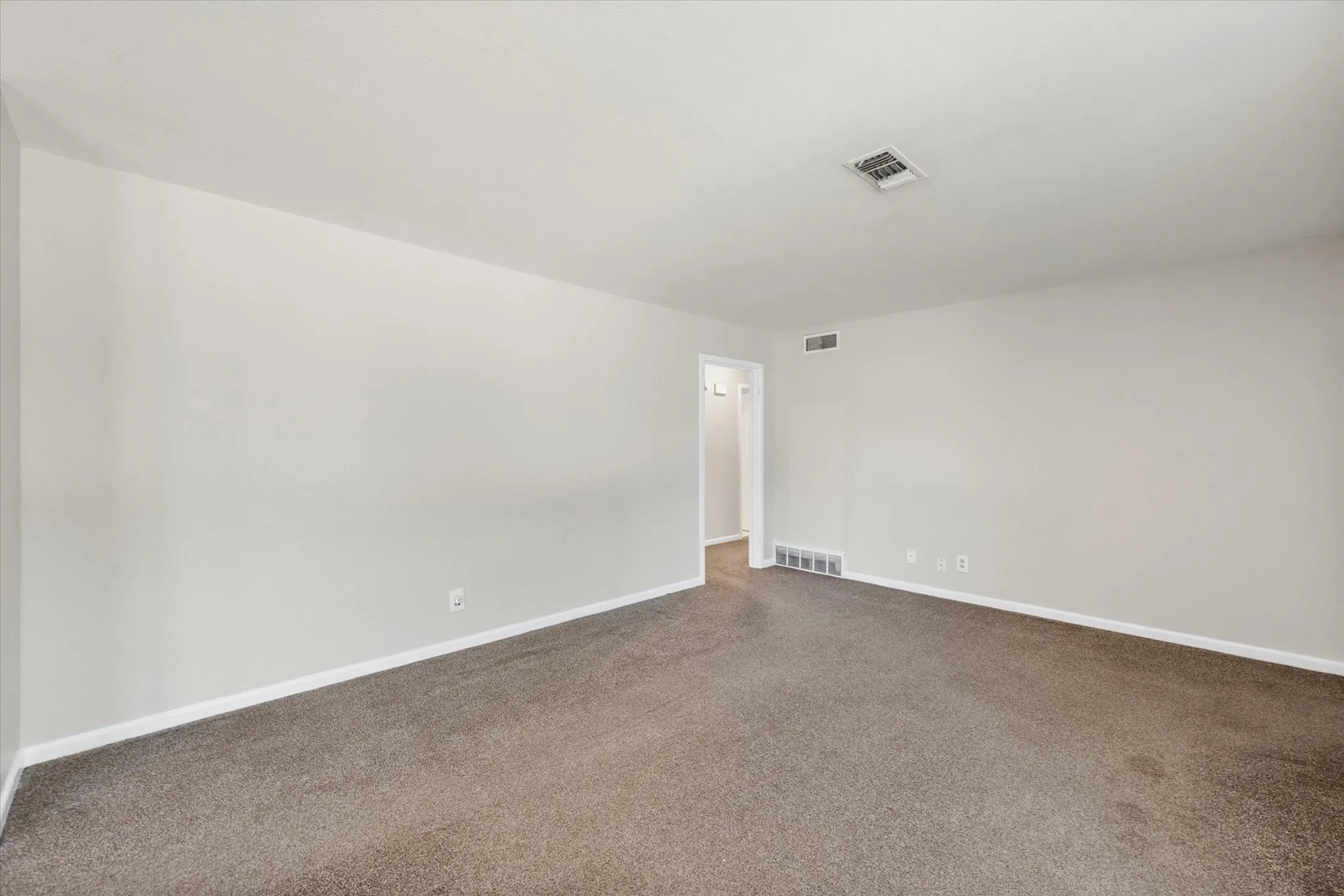 Single Family Residence For Rent in Tarrant County , 2716 Scruggs Park Drive, Richland Hills, Texas 76118, 4 Bedroom, 2 Bathroom, 2 Garage spaces, 2,142 Sqft, built in 1953, mls#21412162, Real Estate Agent in Richland Hills, Homes For Rent in Tarrant county, Homes For Rent in Richland Hills, Realtor in Richland Hills Texas, Real Estate Brokerage Independent Realty Texas, Luminita Cordes Realtor