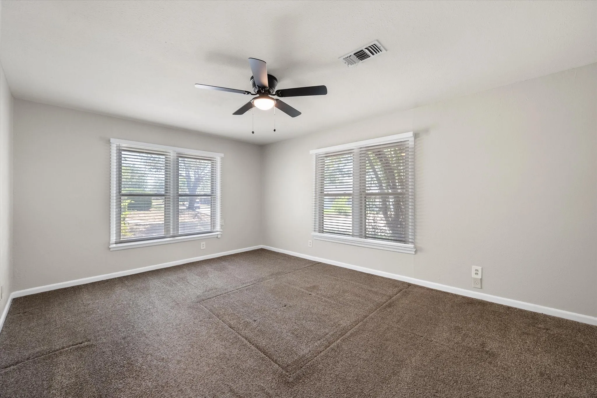 Single Family Residence For Rent in Tarrant County , 2716 Scruggs Park Drive, Richland Hills, Texas 76118, 4 Bedroom, 2 Bathroom, 2 Garage spaces, 2,142 Sqft, built in 1953, mls#21412162, Real Estate Agent in Richland Hills, Homes For Rent in Tarrant county, Homes For Rent in Richland Hills, Realtor in Richland Hills Texas, Real Estate Brokerage Independent Realty Texas, Luminita Cordes Realtor
