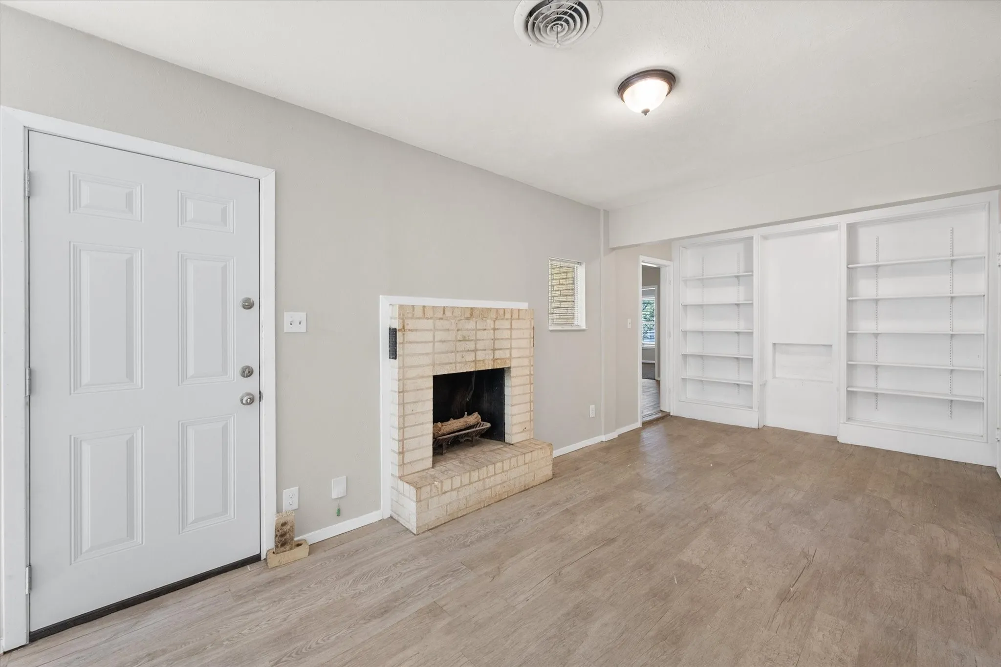 Single Family Residence For Rent in Tarrant County , 2716 Scruggs Park Drive, Richland Hills, Texas 76118, 4 Bedroom, 2 Bathroom, 2 Garage spaces, 2,142 Sqft, built in 1953, mls#21412162, Real Estate Agent in Richland Hills, Homes For Rent in Tarrant county, Homes For Rent in Richland Hills, Realtor in Richland Hills Texas, Real Estate Brokerage Independent Realty Texas, Luminita Cordes Realtor