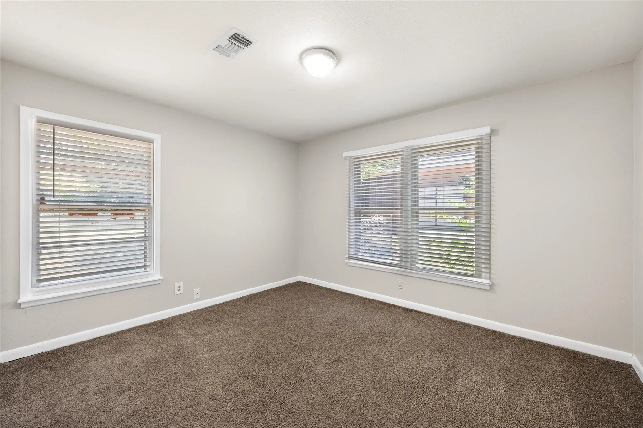 Single Family Residence For Rent in Tarrant County , 2716 Scruggs Park Drive, Richland Hills, Texas 76118, 4 Bedroom, 2 Bathroom, 2 Garage spaces, 2,142 Sqft, built in 1953, mls#21412162, Real Estate Agent in Richland Hills, Homes For Rent in Tarrant county, Homes For Rent in Richland Hills, Realtor in Richland Hills Texas, Real Estate Brokerage Independent Realty Texas, Luminita Cordes Realtor