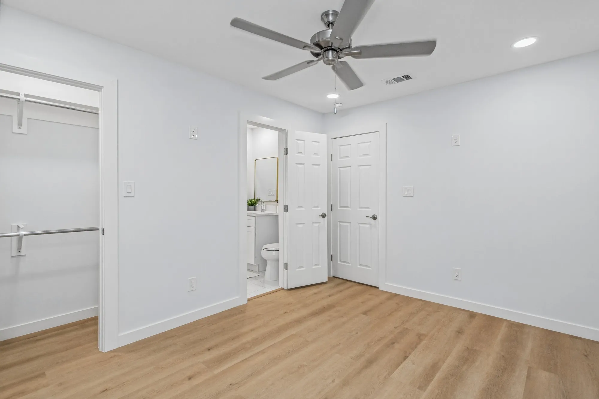 Single Family Residence For Sale in Dallas County , 4025 Tacoma Street, Irving, Texas 75062, 3 Bedroom, 2 Bathroom, 2 Garage spaces, 1,600 Sqft, built in 1965, mls#21409796, Real Estate Agent in Irving, Homes For Sale in Dallas county, Homes For Sale in Irving, Realtor in Irving Texas, Real Estate Brokerage Independent Realty Texas, Luminita Cordes Realtor