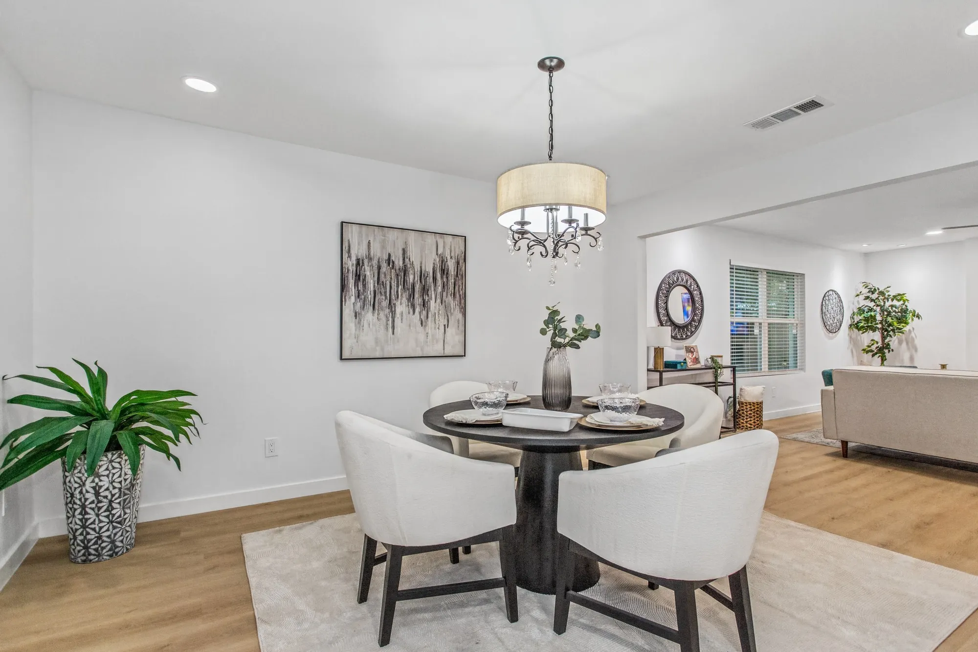 Single Family Residence For Sale in Dallas County , 4025 Tacoma Street, Irving, Texas 75062, 3 Bedroom, 2 Bathroom, 2 Garage spaces, 1,600 Sqft, built in 1965, mls#21409796, Real Estate Agent in Irving, Homes For Sale in Dallas county, Homes For Sale in Irving, Realtor in Irving Texas, Real Estate Brokerage Independent Realty Texas, Luminita Cordes Realtor
