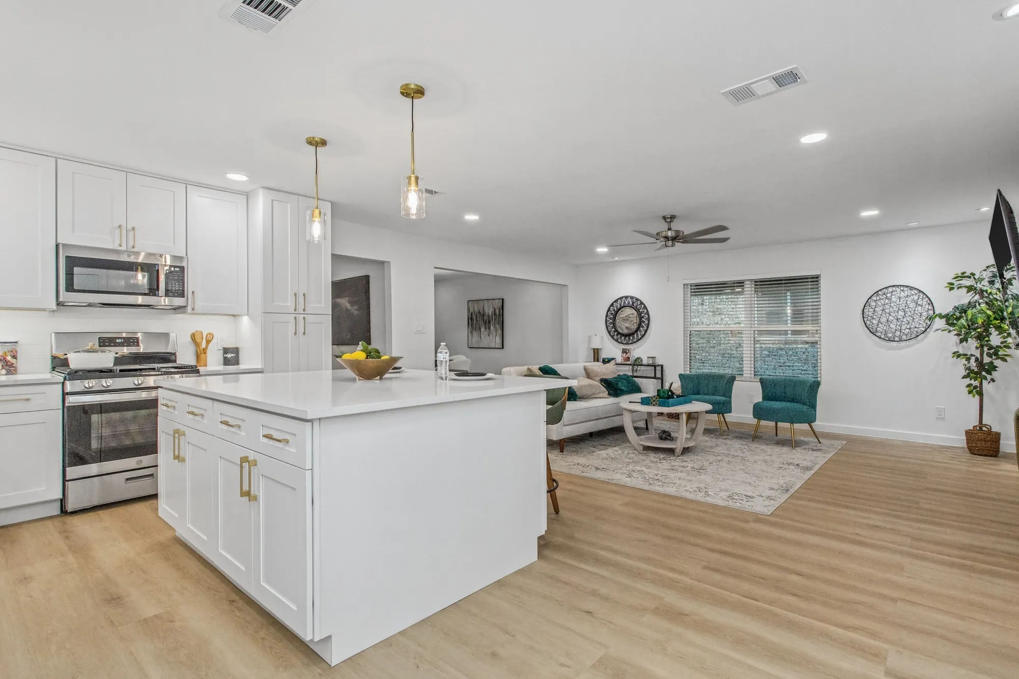 Single Family Residence For Sale in Dallas County , 4025 Tacoma Street, Irving, Texas 75062, 3 Bedroom, 2 Bathroom, 2 Garage spaces, 1,600 Sqft, built in 1965, mls#21409796, Real Estate Agent in Irving, Homes For Sale in Dallas county, Homes For Sale in Irving, Realtor in Irving Texas, Real Estate Brokerage Independent Realty Texas, Luminita Cordes Realtor