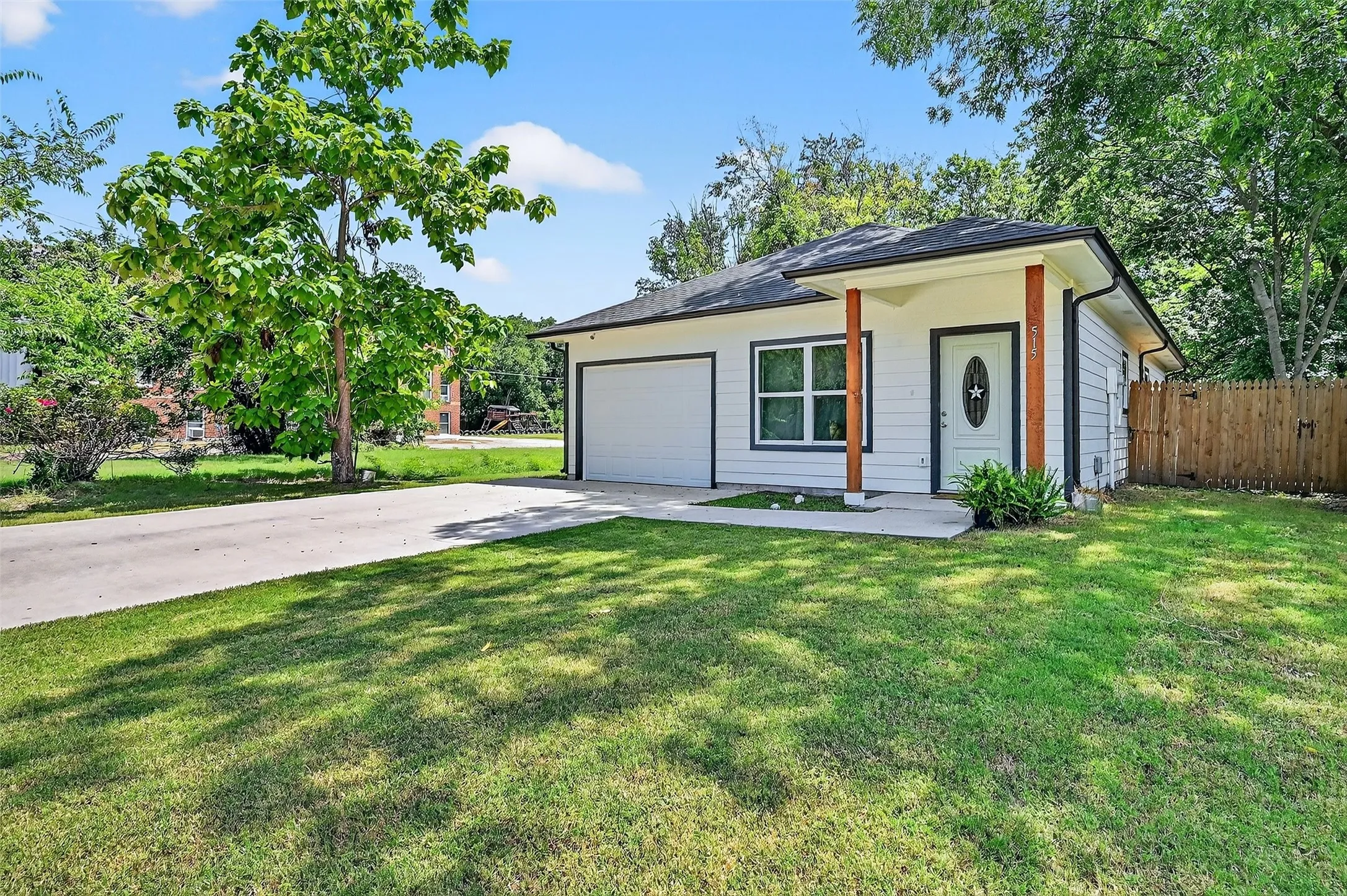 Single Family Residence For Sale in Grayson County , 515 N East Street, Sherman, Texas 75090, 3 Bedroom, 2 Bathroom, 1 Garage spaces, 1,200 Sqft, built in 2024, mls#21412173, Real Estate Agent in Sherman, Homes For Sale in Grayson county, Homes For Sale in Sherman, Realtor in Sherman Texas, Real Estate Brokerage Independent Realty Texas, Luminita Cordes Realtor