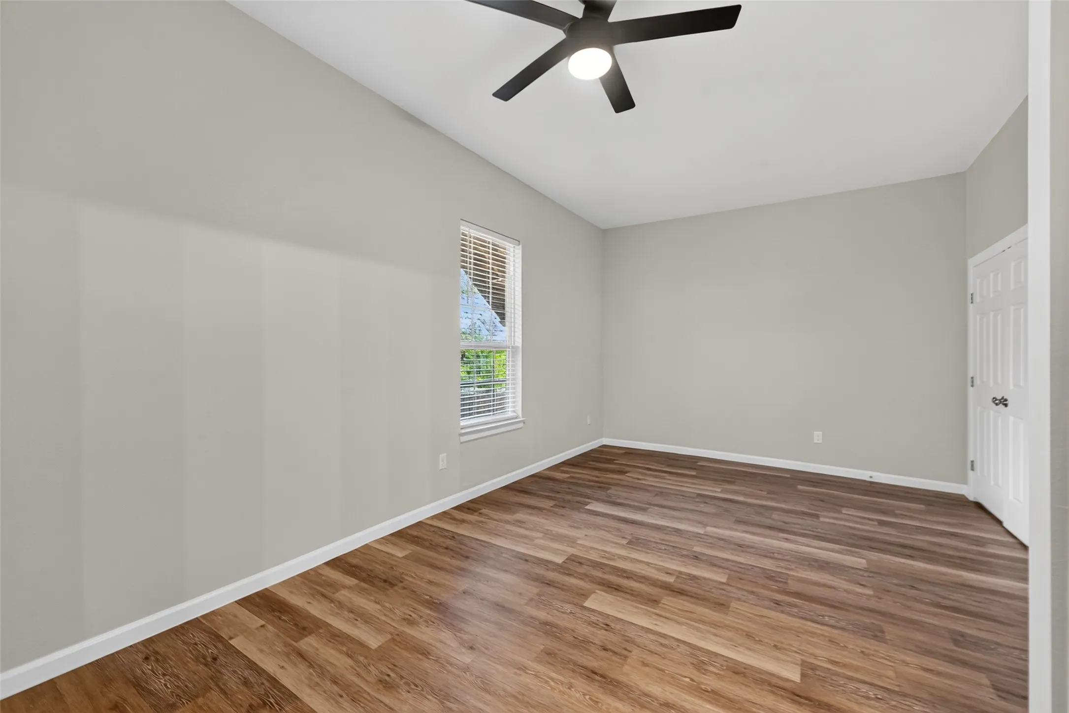 Single Family Residence For Sale in Grayson County , 711 W Munson Street, Denison, Texas 75020, 4 Bedroom, 3 Bathroom, Garage spaces, 1,774 Sqft, built in 1930, mls#21412182, Real Estate Agent in Denison, Homes For Sale in Grayson county, Homes For Sale in Denison, Realtor in Denison Texas, Real Estate Brokerage Independent Realty Texas, Luminita Cordes Realtor