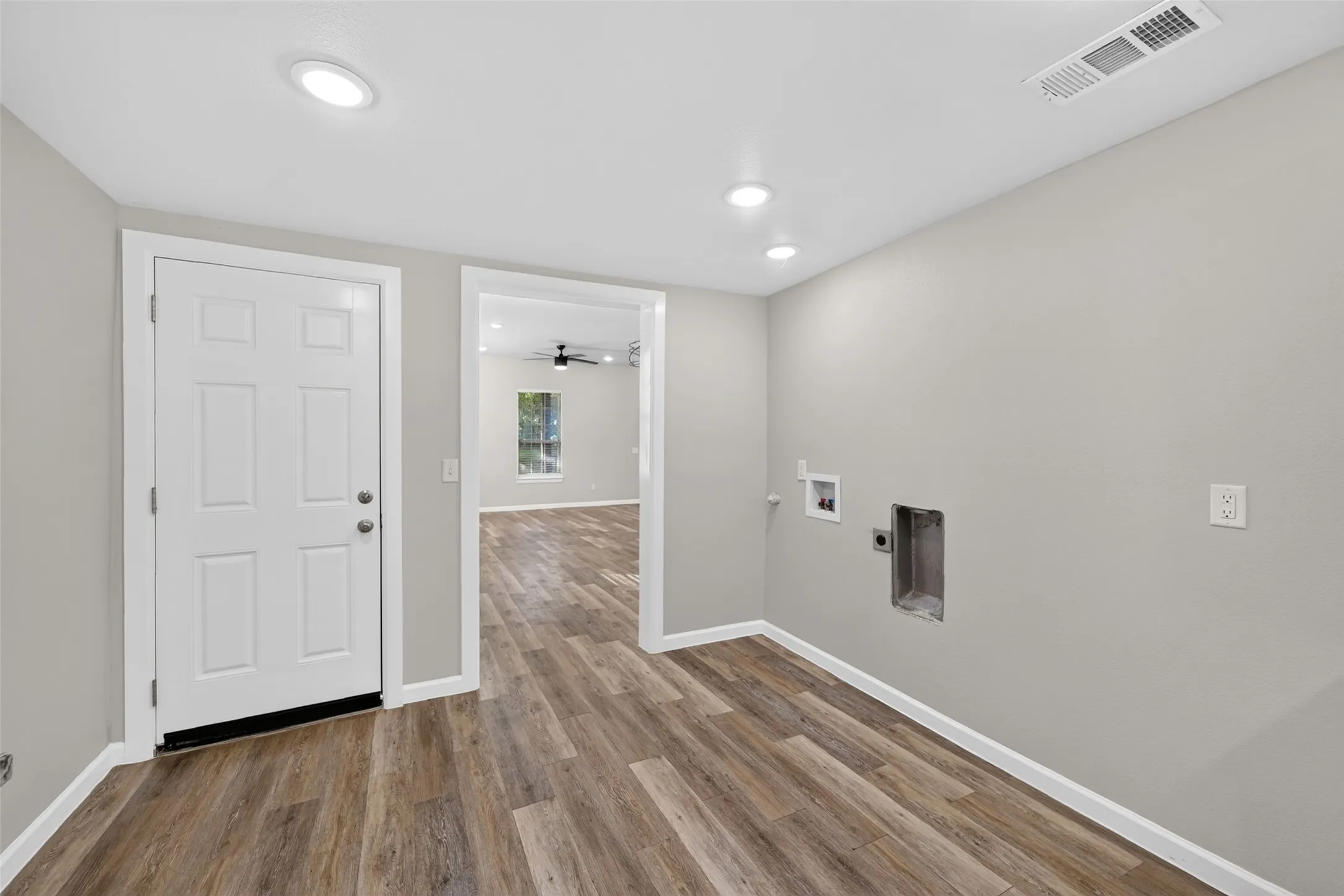 Single Family Residence For Sale in Grayson County , 711 W Munson Street, Denison, Texas 75020, 4 Bedroom, 3 Bathroom, Garage spaces, 1,774 Sqft, built in 1930, mls#21412182, Real Estate Agent in Denison, Homes For Sale in Grayson county, Homes For Sale in Denison, Realtor in Denison Texas, Real Estate Brokerage Independent Realty Texas, Luminita Cordes Realtor