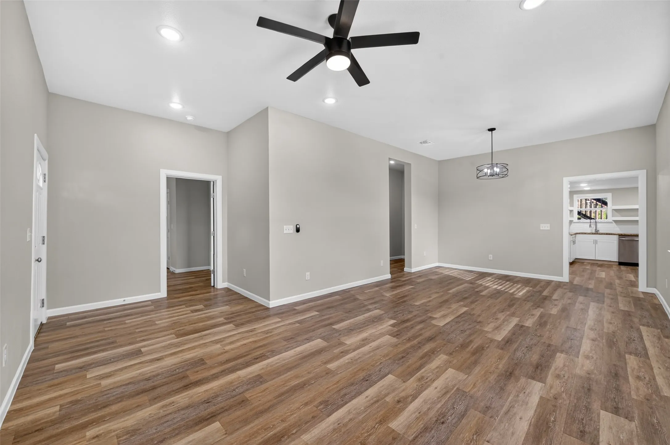 Single Family Residence For Sale in Grayson County , 711 W Munson Street, Denison, Texas 75020, 4 Bedroom, 3 Bathroom, Garage spaces, 1,774 Sqft, built in 1930, mls#21412182, Real Estate Agent in Denison, Homes For Sale in Grayson county, Homes For Sale in Denison, Realtor in Denison Texas, Real Estate Brokerage Independent Realty Texas, Luminita Cordes Realtor