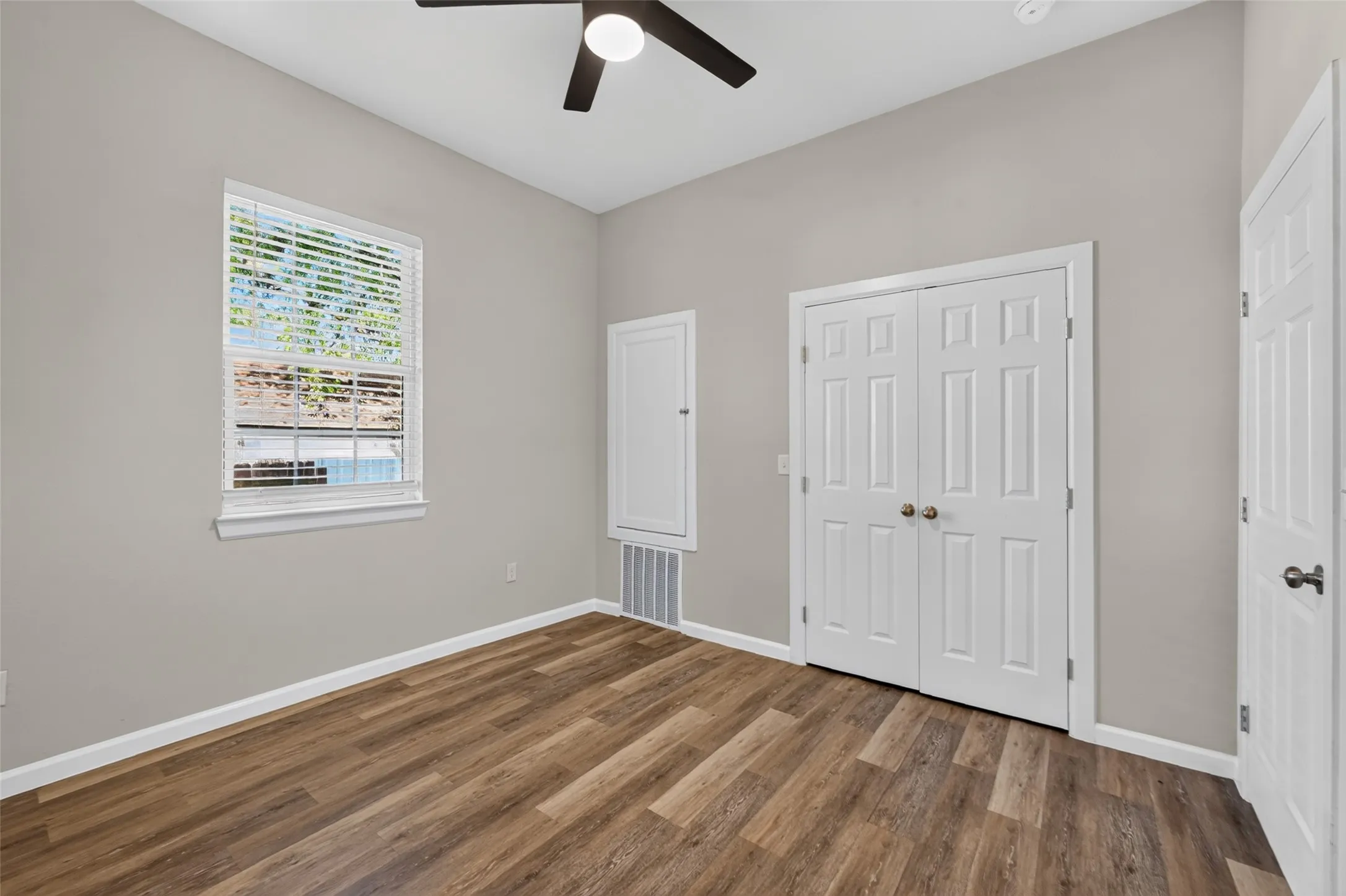 Single Family Residence For Sale in Grayson County , 711 W Munson Street, Denison, Texas 75020, 4 Bedroom, 3 Bathroom, Garage spaces, 1,774 Sqft, built in 1930, mls#21412182, Real Estate Agent in Denison, Homes For Sale in Grayson county, Homes For Sale in Denison, Realtor in Denison Texas, Real Estate Brokerage Independent Realty Texas, Luminita Cordes Realtor