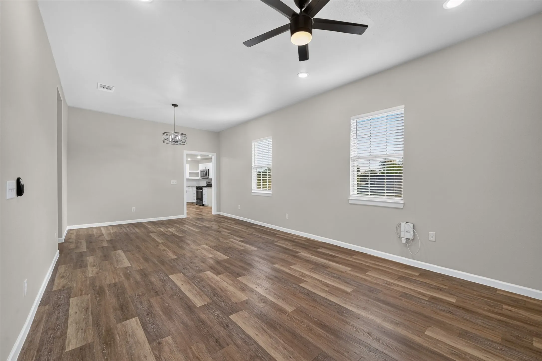 Single Family Residence For Sale in Grayson County , 711 W Munson Street, Denison, Texas 75020, 4 Bedroom, 3 Bathroom, Garage spaces, 1,774 Sqft, built in 1930, mls#21412182, Real Estate Agent in Denison, Homes For Sale in Grayson county, Homes For Sale in Denison, Realtor in Denison Texas, Real Estate Brokerage Independent Realty Texas, Luminita Cordes Realtor
