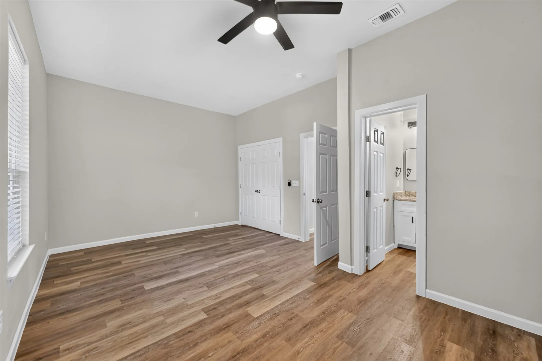 Single Family Residence For Sale in Grayson County , 711 W Munson Street, Denison, Texas 75020, 4 Bedroom, 3 Bathroom, Garage spaces, 1,774 Sqft, built in 1930, mls#21412182, Real Estate Agent in Denison, Homes For Sale in Grayson county, Homes For Sale in Denison, Realtor in Denison Texas, Real Estate Brokerage Independent Realty Texas, Luminita Cordes Realtor