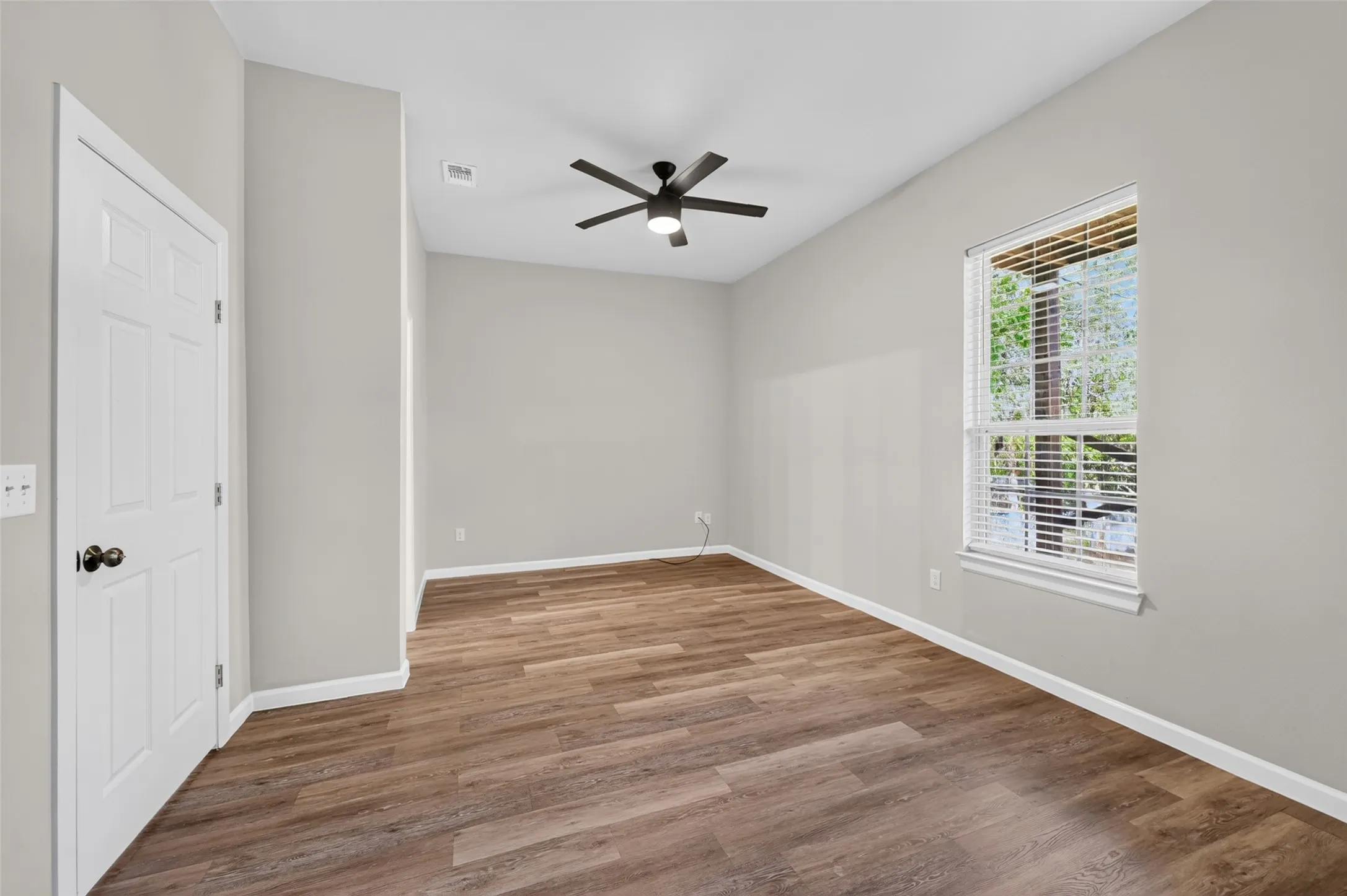 Single Family Residence For Sale in Grayson County , 711 W Munson Street, Denison, Texas 75020, 4 Bedroom, 3 Bathroom, Garage spaces, 1,774 Sqft, built in 1930, mls#21412182, Real Estate Agent in Denison, Homes For Sale in Grayson county, Homes For Sale in Denison, Realtor in Denison Texas, Real Estate Brokerage Independent Realty Texas, Luminita Cordes Realtor