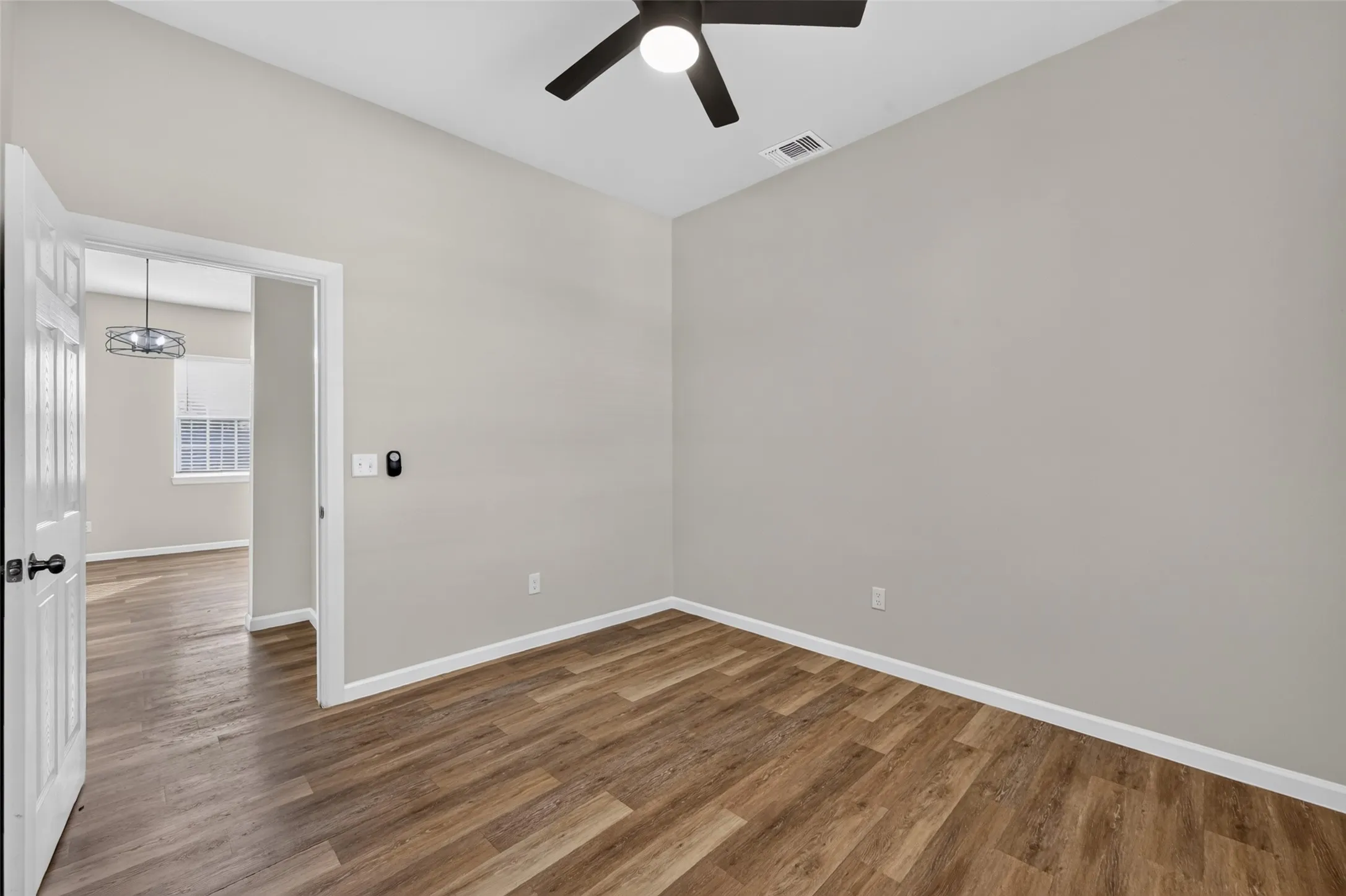 Single Family Residence For Sale in Grayson County , 711 W Munson Street, Denison, Texas 75020, 4 Bedroom, 3 Bathroom, Garage spaces, 1,774 Sqft, built in 1930, mls#21412182, Real Estate Agent in Denison, Homes For Sale in Grayson county, Homes For Sale in Denison, Realtor in Denison Texas, Real Estate Brokerage Independent Realty Texas, Luminita Cordes Realtor