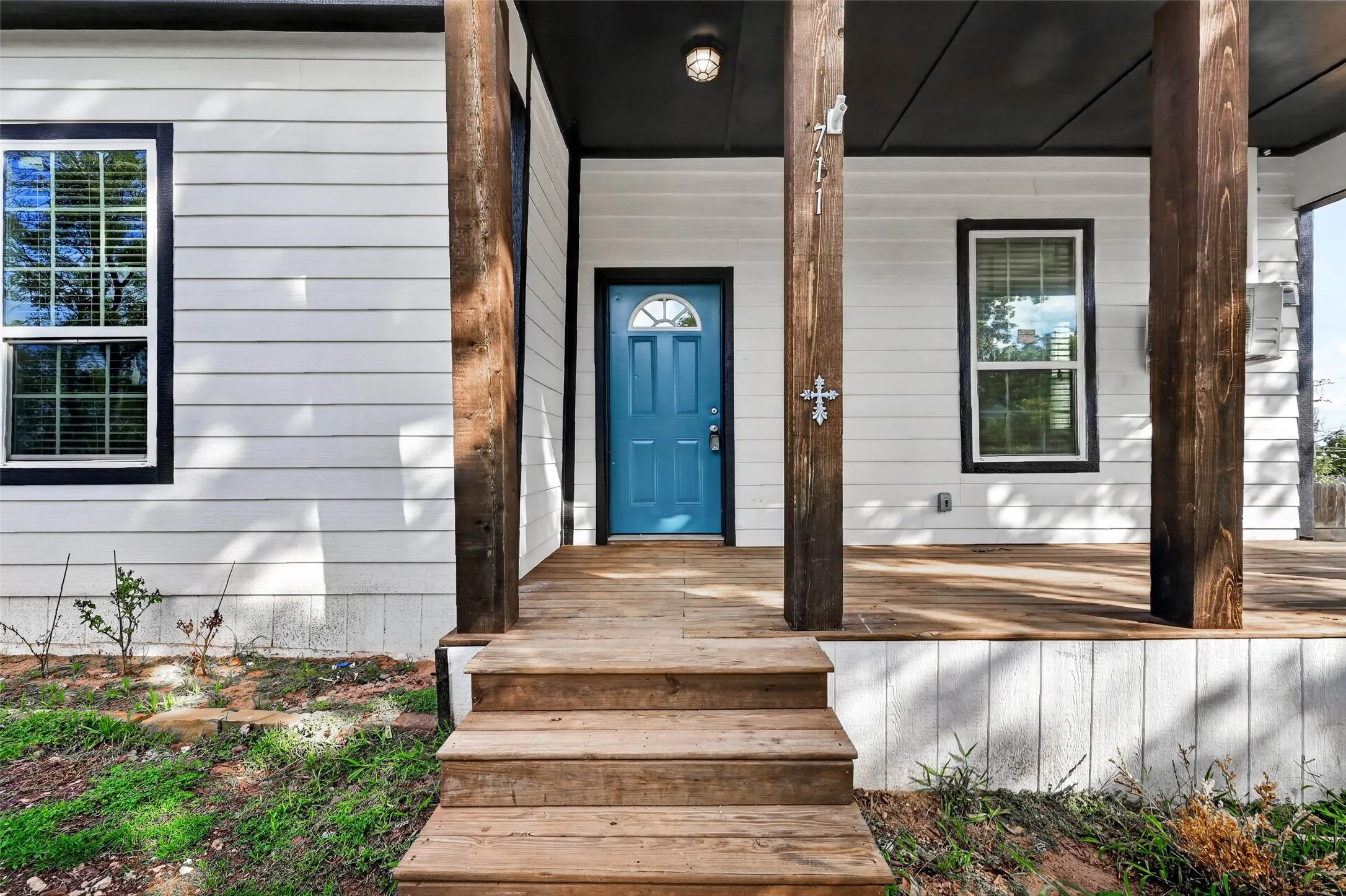 Single Family Residence For Sale in Grayson County , 711 W Munson Street, Denison, Texas 75020, 4 Bedroom, 3 Bathroom, Garage spaces, 1,774 Sqft, built in 1930, mls#21412182, Real Estate Agent in Denison, Homes For Sale in Grayson county, Homes For Sale in Denison, Realtor in Denison Texas, Real Estate Brokerage Independent Realty Texas, Luminita Cordes Realtor