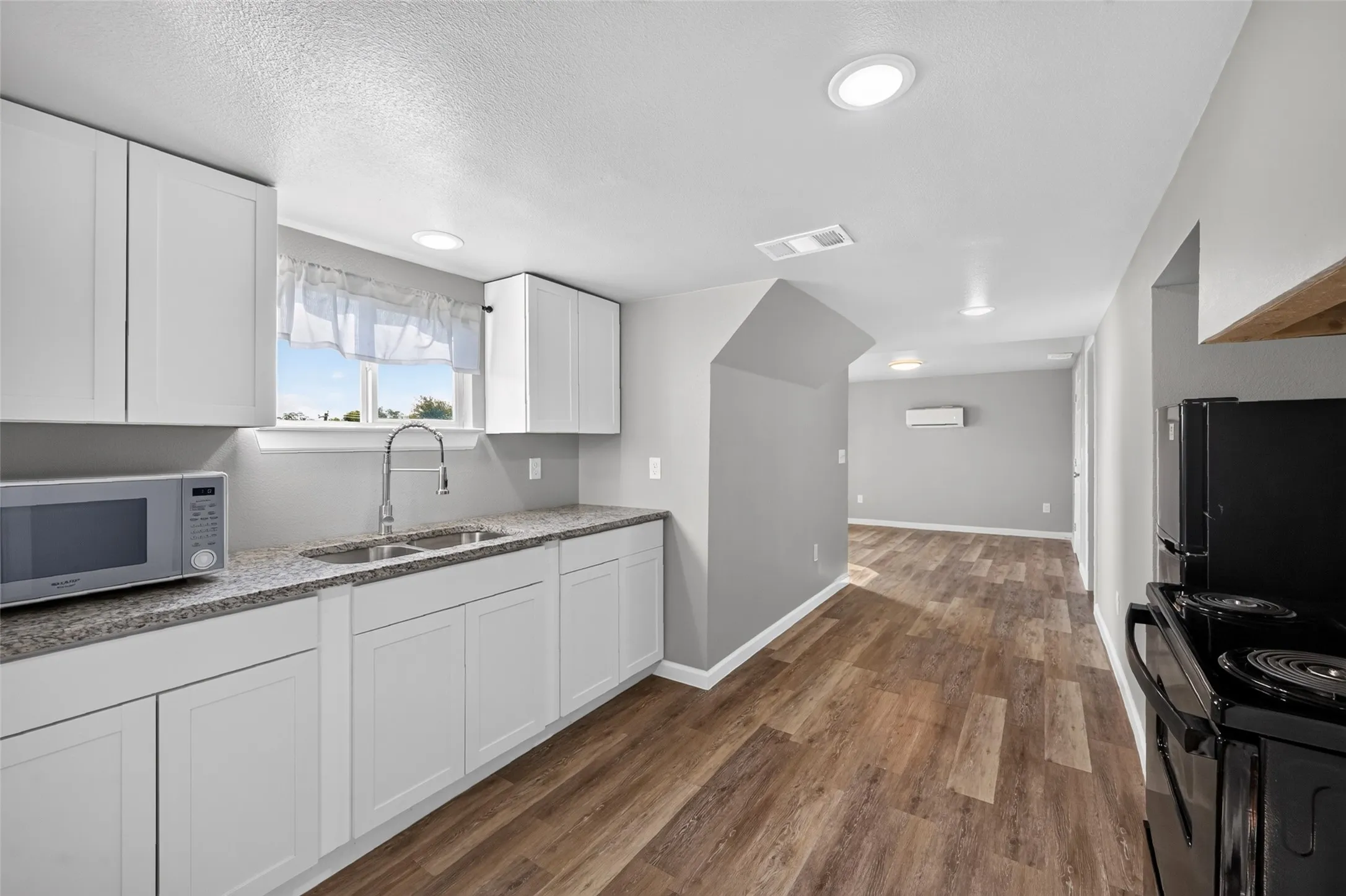 Single Family Residence For Sale in Grayson County , 711 W Munson Street, Denison, Texas 75020, 4 Bedroom, 3 Bathroom, Garage spaces, 1,774 Sqft, built in 1930, mls#21412182, Real Estate Agent in Denison, Homes For Sale in Grayson county, Homes For Sale in Denison, Realtor in Denison Texas, Real Estate Brokerage Independent Realty Texas, Luminita Cordes Realtor