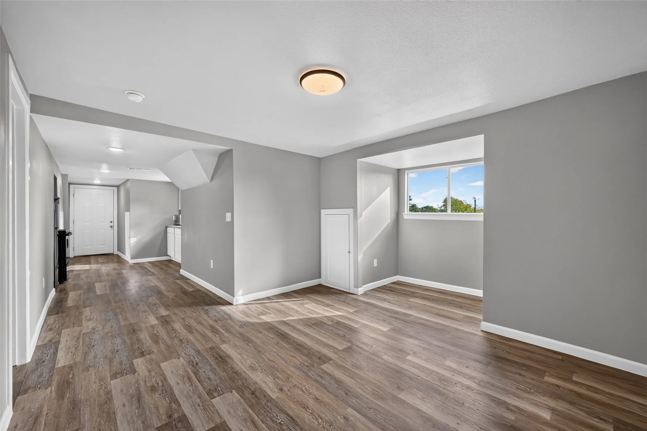 Single Family Residence For Sale in Grayson County , 711 W Munson Street, Denison, Texas 75020, 4 Bedroom, 3 Bathroom, Garage spaces, 1,774 Sqft, built in 1930, mls#21412182, Real Estate Agent in Denison, Homes For Sale in Grayson county, Homes For Sale in Denison, Realtor in Denison Texas, Real Estate Brokerage Independent Realty Texas, Luminita Cordes Realtor