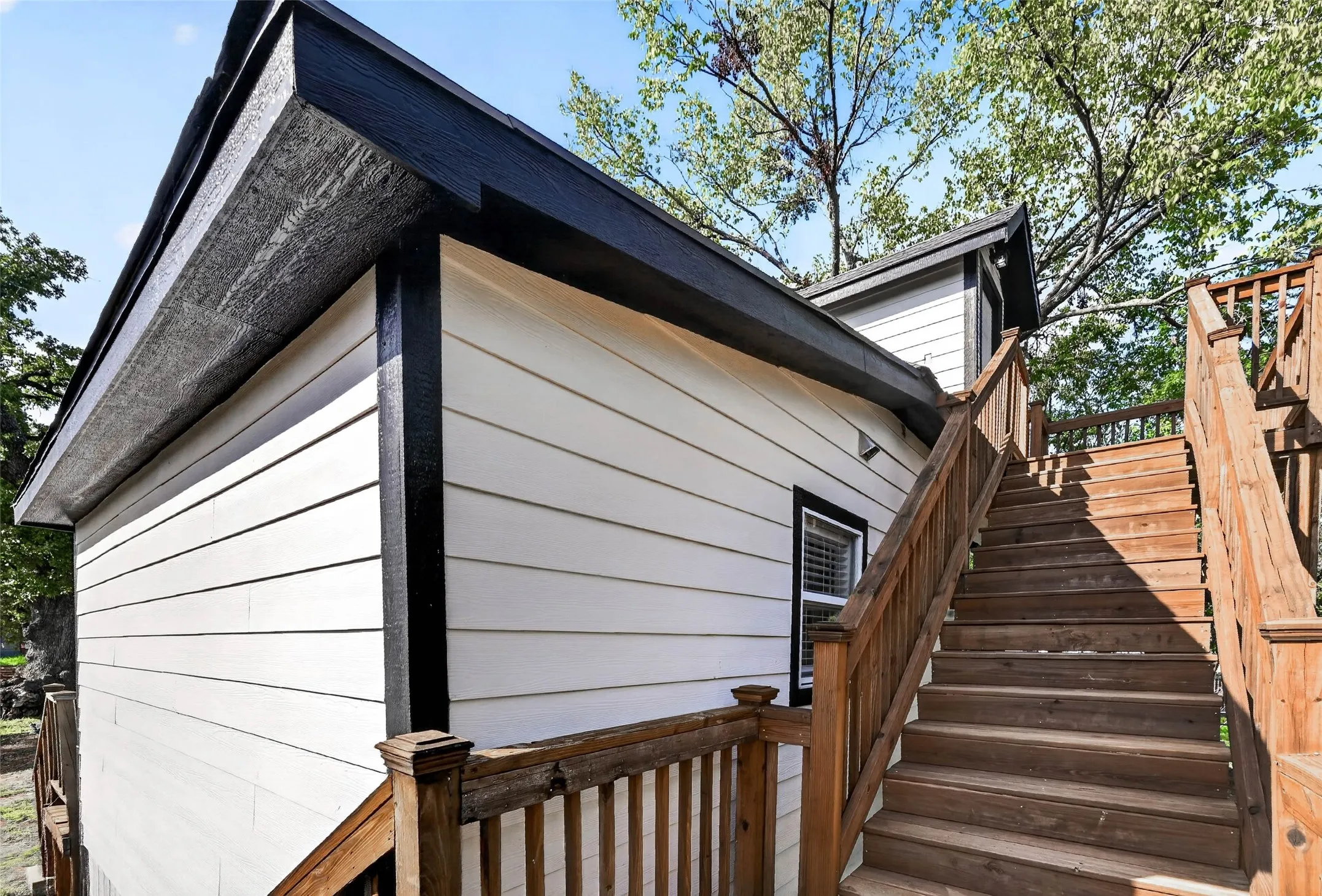 Single Family Residence For Sale in Grayson County , 711 W Munson Street, Denison, Texas 75020, 4 Bedroom, 3 Bathroom, Garage spaces, 1,774 Sqft, built in 1930, mls#21412182, Real Estate Agent in Denison, Homes For Sale in Grayson county, Homes For Sale in Denison, Realtor in Denison Texas, Real Estate Brokerage Independent Realty Texas, Luminita Cordes Realtor