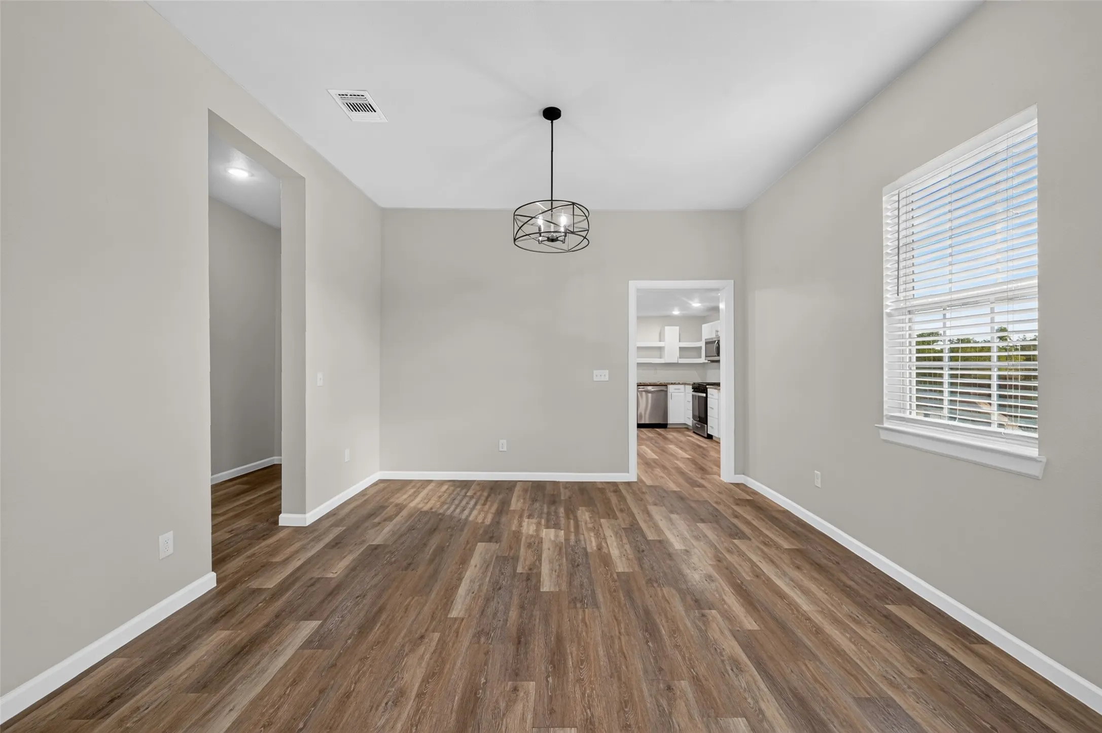 Single Family Residence For Sale in Grayson County , 711 W Munson Street, Denison, Texas 75020, 4 Bedroom, 3 Bathroom, Garage spaces, 1,774 Sqft, built in 1930, mls#21412182, Real Estate Agent in Denison, Homes For Sale in Grayson county, Homes For Sale in Denison, Realtor in Denison Texas, Real Estate Brokerage Independent Realty Texas, Luminita Cordes Realtor