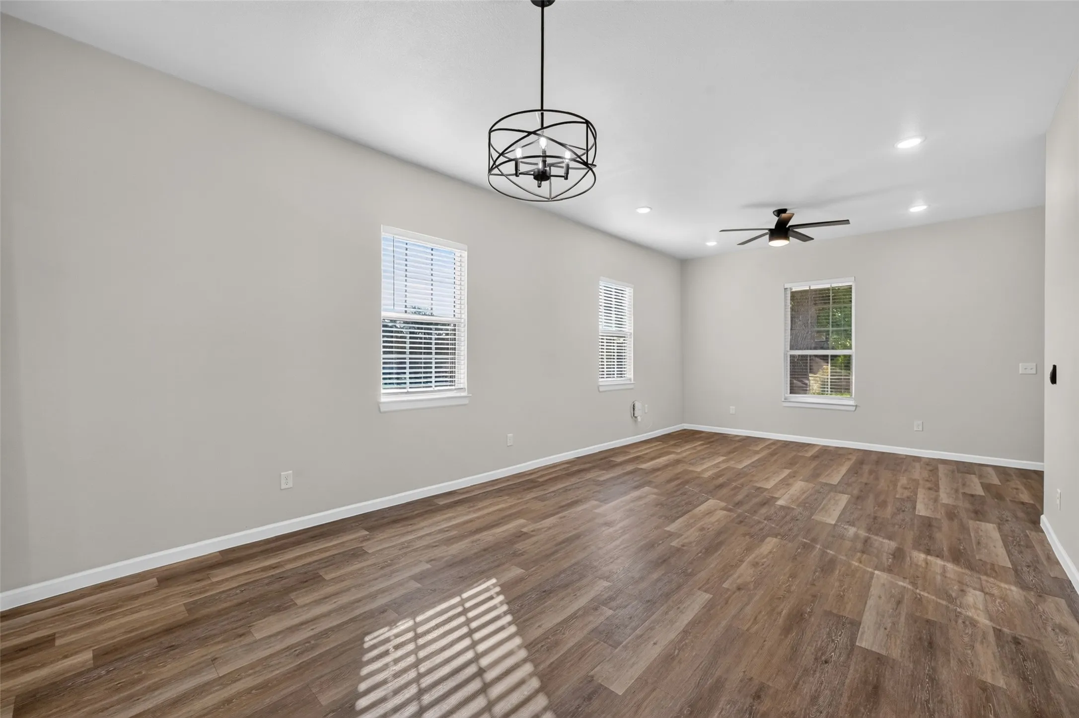Single Family Residence For Sale in Grayson County , 711 W Munson Street, Denison, Texas 75020, 4 Bedroom, 3 Bathroom, Garage spaces, 1,774 Sqft, built in 1930, mls#21412182, Real Estate Agent in Denison, Homes For Sale in Grayson county, Homes For Sale in Denison, Realtor in Denison Texas, Real Estate Brokerage Independent Realty Texas, Luminita Cordes Realtor
