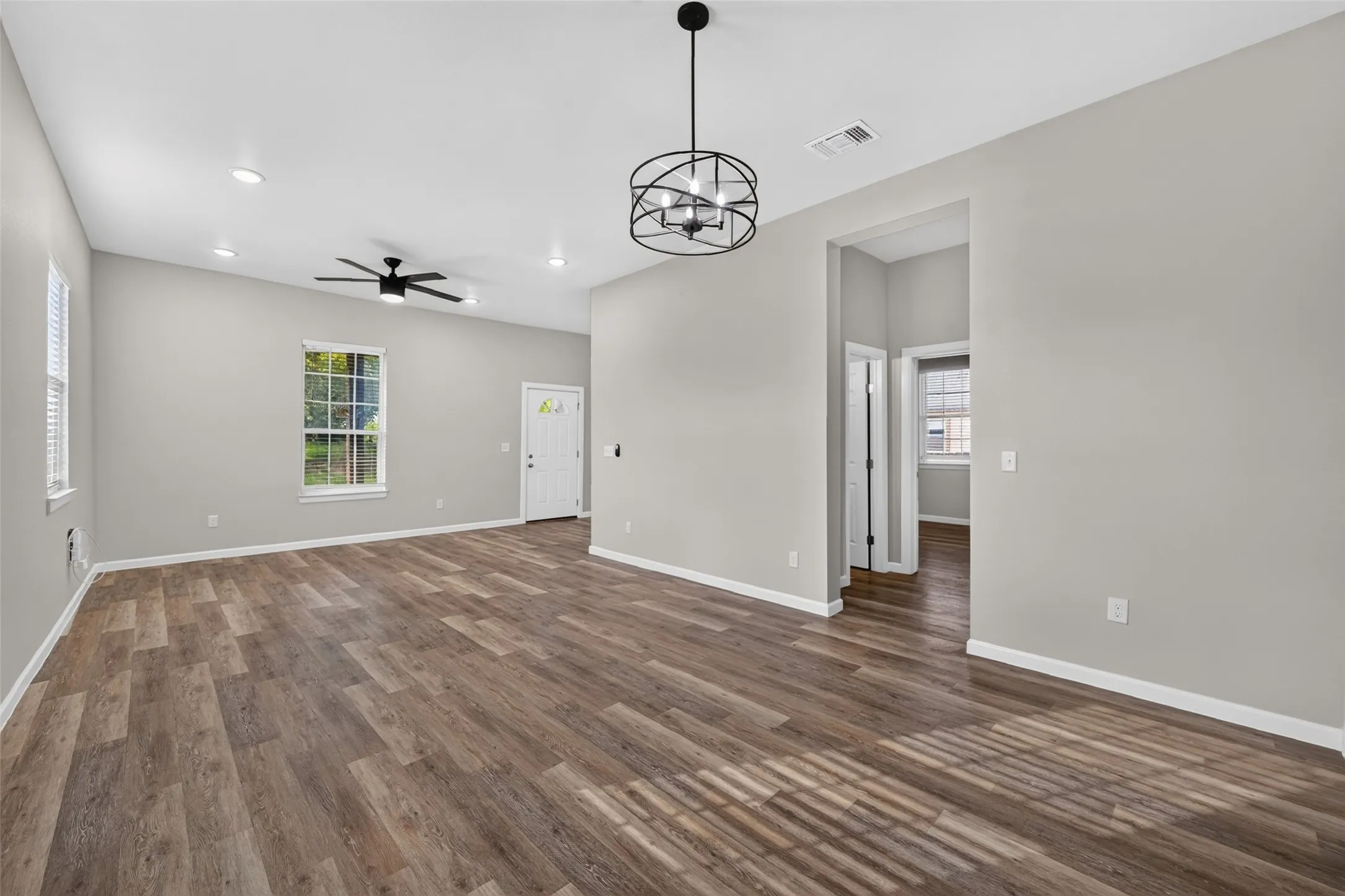 Single Family Residence For Sale in Grayson County , 711 W Munson Street, Denison, Texas 75020, 4 Bedroom, 3 Bathroom, Garage spaces, 1,774 Sqft, built in 1930, mls#21412182, Real Estate Agent in Denison, Homes For Sale in Grayson county, Homes For Sale in Denison, Realtor in Denison Texas, Real Estate Brokerage Independent Realty Texas, Luminita Cordes Realtor