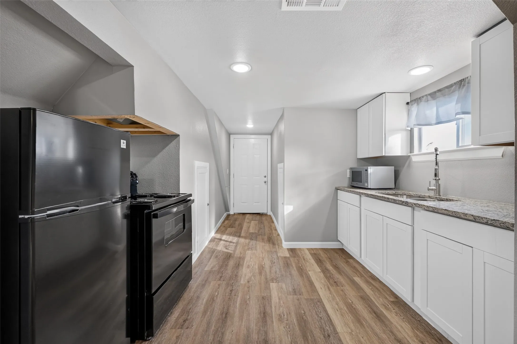 Single Family Residence For Sale in Grayson County , 711 W Munson Street, Denison, Texas 75020, 4 Bedroom, 3 Bathroom, Garage spaces, 1,774 Sqft, built in 1930, mls#21412182, Real Estate Agent in Denison, Homes For Sale in Grayson county, Homes For Sale in Denison, Realtor in Denison Texas, Real Estate Brokerage Independent Realty Texas, Luminita Cordes Realtor