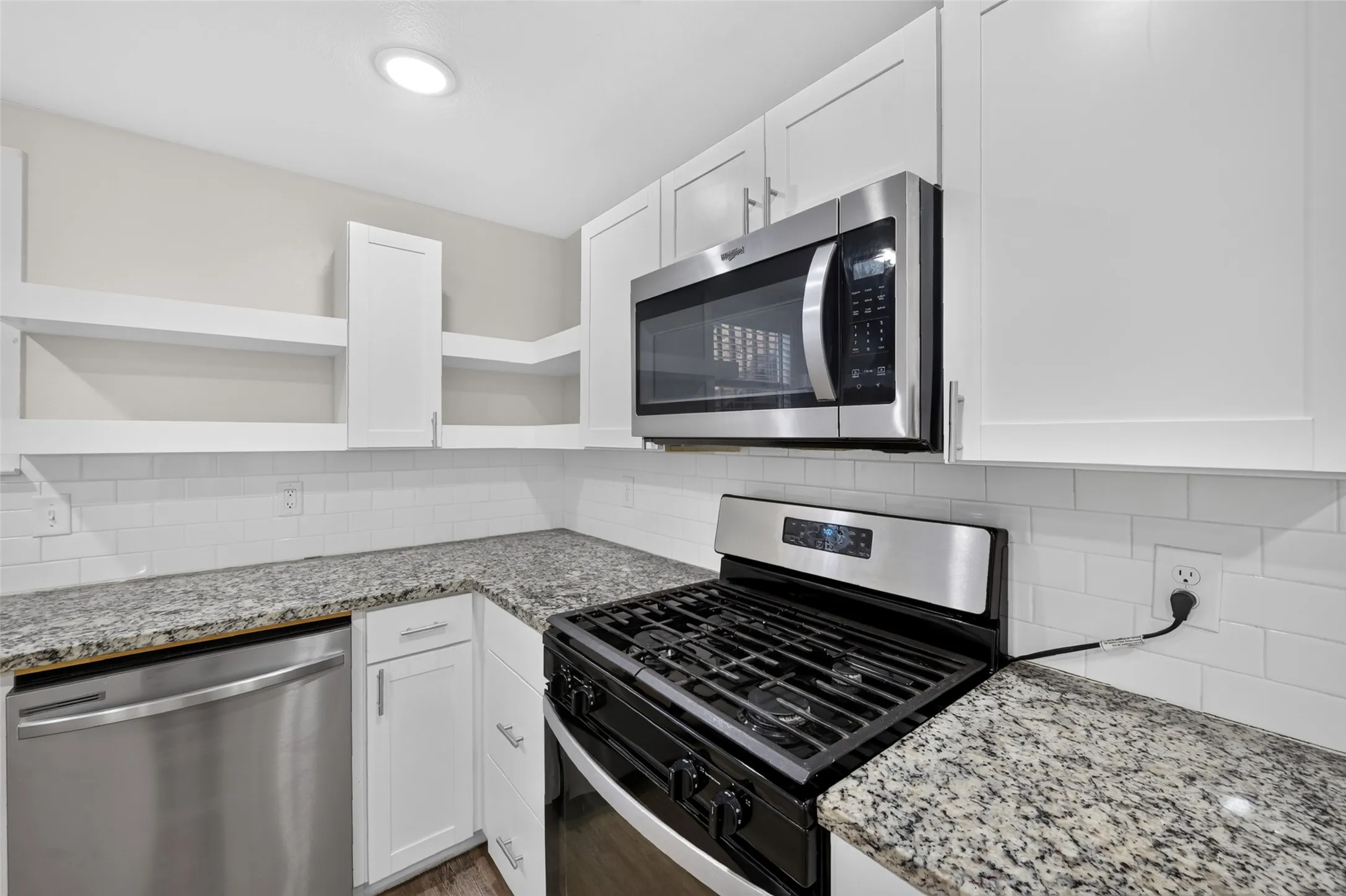 Single Family Residence For Sale in Grayson County , 711 W Munson Street, Denison, Texas 75020, 4 Bedroom, 3 Bathroom, Garage spaces, 1,774 Sqft, built in 1930, mls#21412182, Real Estate Agent in Denison, Homes For Sale in Grayson county, Homes For Sale in Denison, Realtor in Denison Texas, Real Estate Brokerage Independent Realty Texas, Luminita Cordes Realtor
