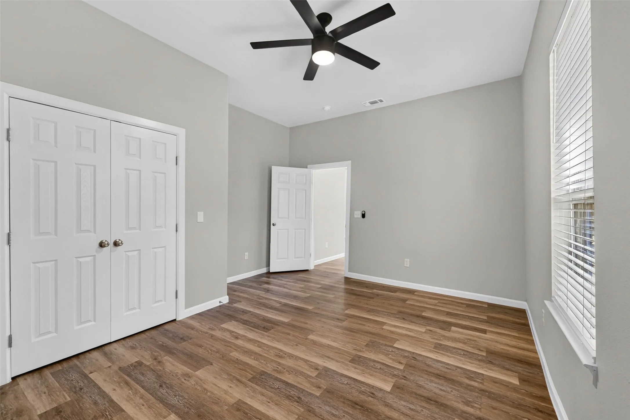 Single Family Residence For Sale in Grayson County , 711 W Munson Street, Denison, Texas 75020, 4 Bedroom, 3 Bathroom, Garage spaces, 1,774 Sqft, built in 1930, mls#21412182, Real Estate Agent in Denison, Homes For Sale in Grayson county, Homes For Sale in Denison, Realtor in Denison Texas, Real Estate Brokerage Independent Realty Texas, Luminita Cordes Realtor