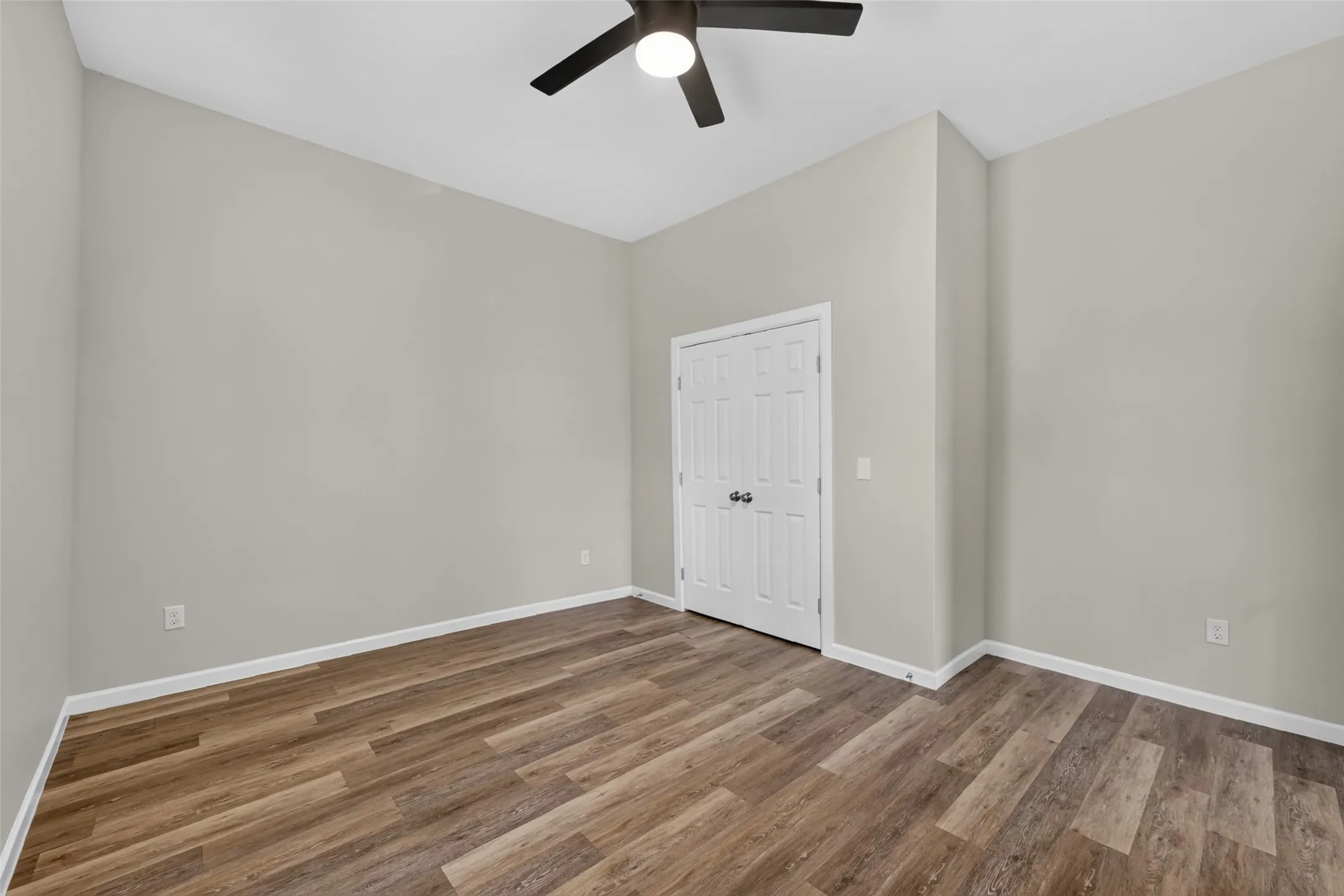 Single Family Residence For Sale in Grayson County , 711 W Munson Street, Denison, Texas 75020, 4 Bedroom, 3 Bathroom, Garage spaces, 1,774 Sqft, built in 1930, mls#21412182, Real Estate Agent in Denison, Homes For Sale in Grayson county, Homes For Sale in Denison, Realtor in Denison Texas, Real Estate Brokerage Independent Realty Texas, Luminita Cordes Realtor