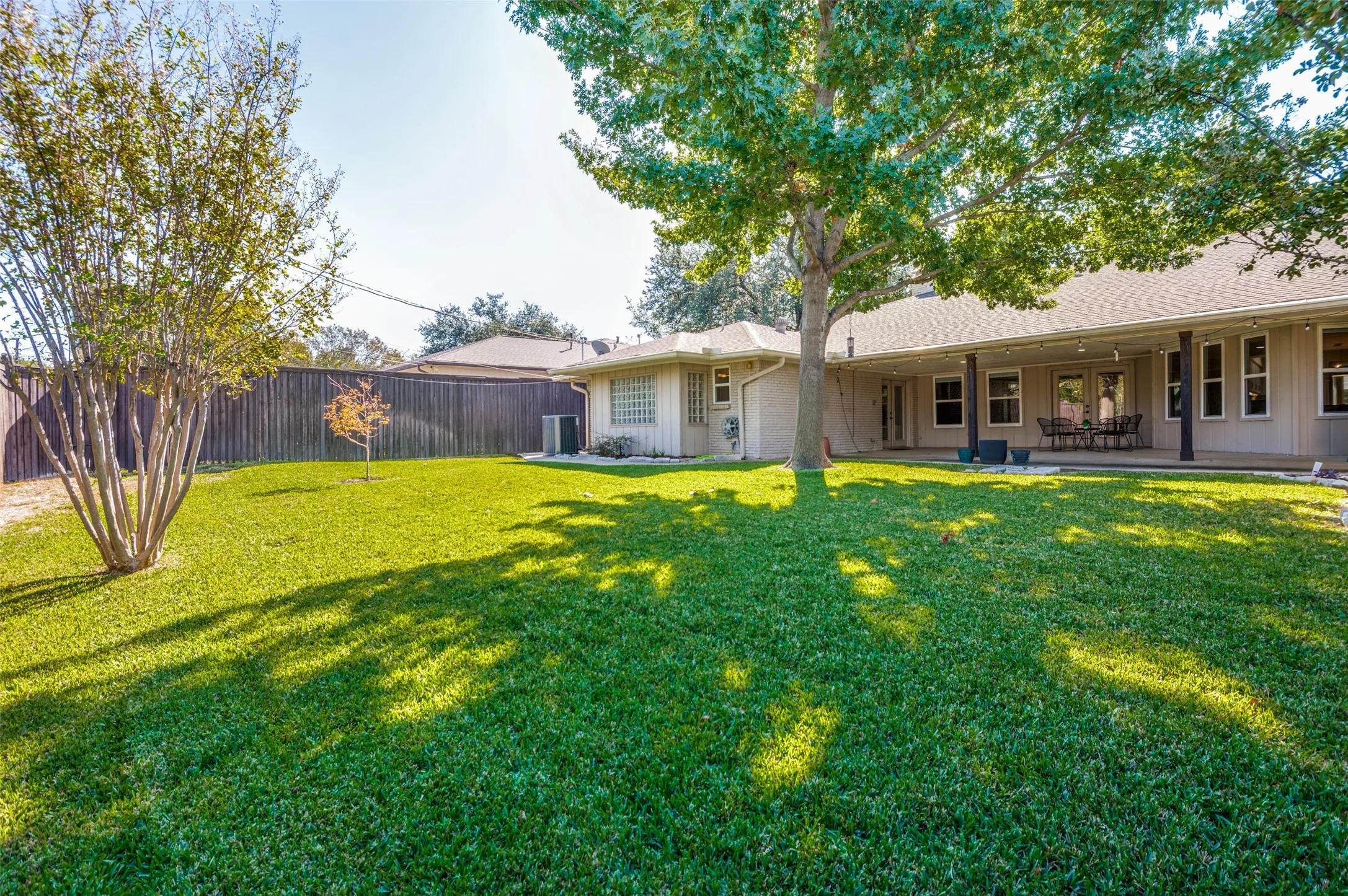 Single Family Residence For Sale in Dallas County , 3843 Regent Drive, Dallas, Texas 75229, 4 Bedroom, 4 Bathroom, 4 Garage spaces, 3,228 Sqft, built in 1971, mls#21410730, Real Estate Agent in Dallas, Homes For Sale in Dallas county, Homes For Sale in Dallas, Realtor in Dallas Texas, Real Estate Brokerage Independent Realty Texas, Luminita Cordes Realtor