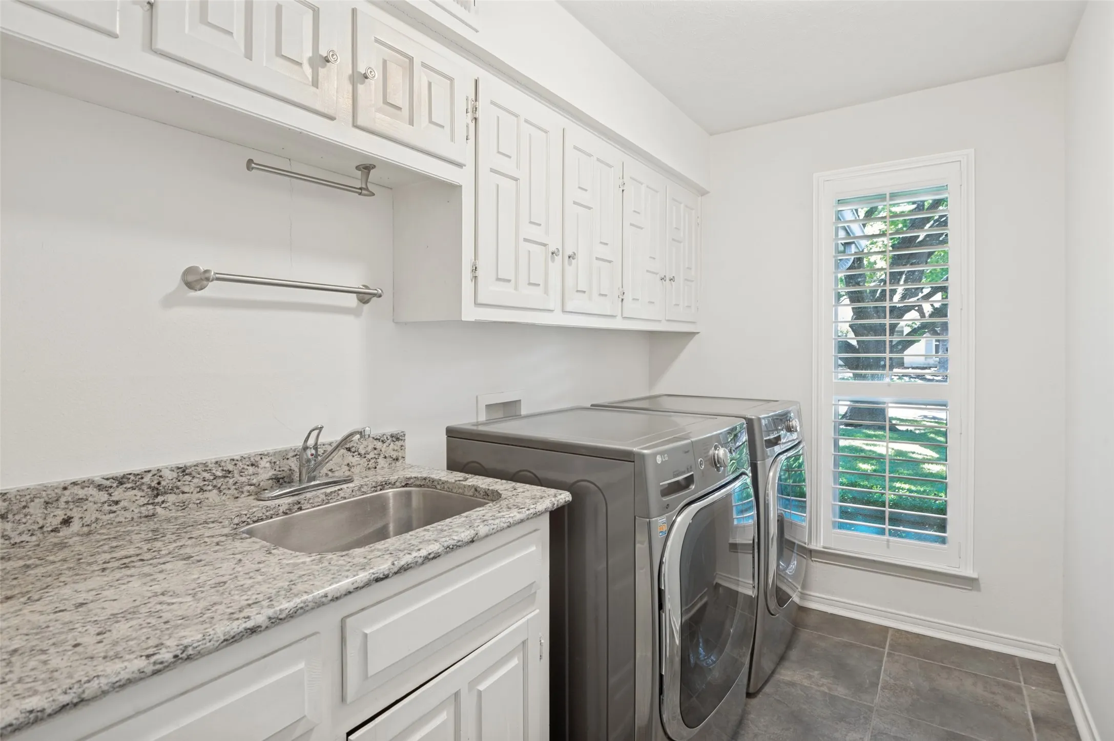 Single Family Residence For Sale in Dallas County , 3843 Regent Drive, Dallas, Texas 75229, 4 Bedroom, 4 Bathroom, 4 Garage spaces, 3,228 Sqft, built in 1971, mls#21410730, Real Estate Agent in Dallas, Homes For Sale in Dallas county, Homes For Sale in Dallas, Realtor in Dallas Texas, Real Estate Brokerage Independent Realty Texas, Luminita Cordes Realtor