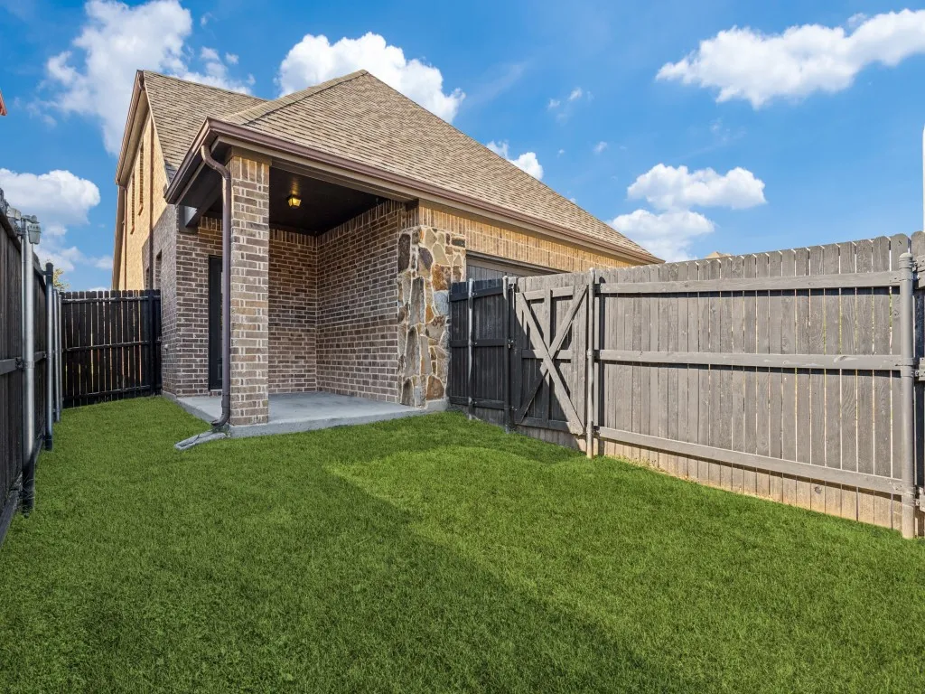 Single Family Residence For Rent in Tarrant County , 8212 Whistling Duck Drive, Fort Worth, Texas 76118, 3 Bedroom, 3 Bathroom, 2 Garage spaces, 2,624 Sqft, built in 2016, mls#21411453, Real Estate Agent in Fort Worth, Homes For Rent in Tarrant county, Homes For Rent in Fort Worth, Realtor in Fort Worth Texas, Real Estate Brokerage Independent Realty Texas, Luminita Cordes Realtor