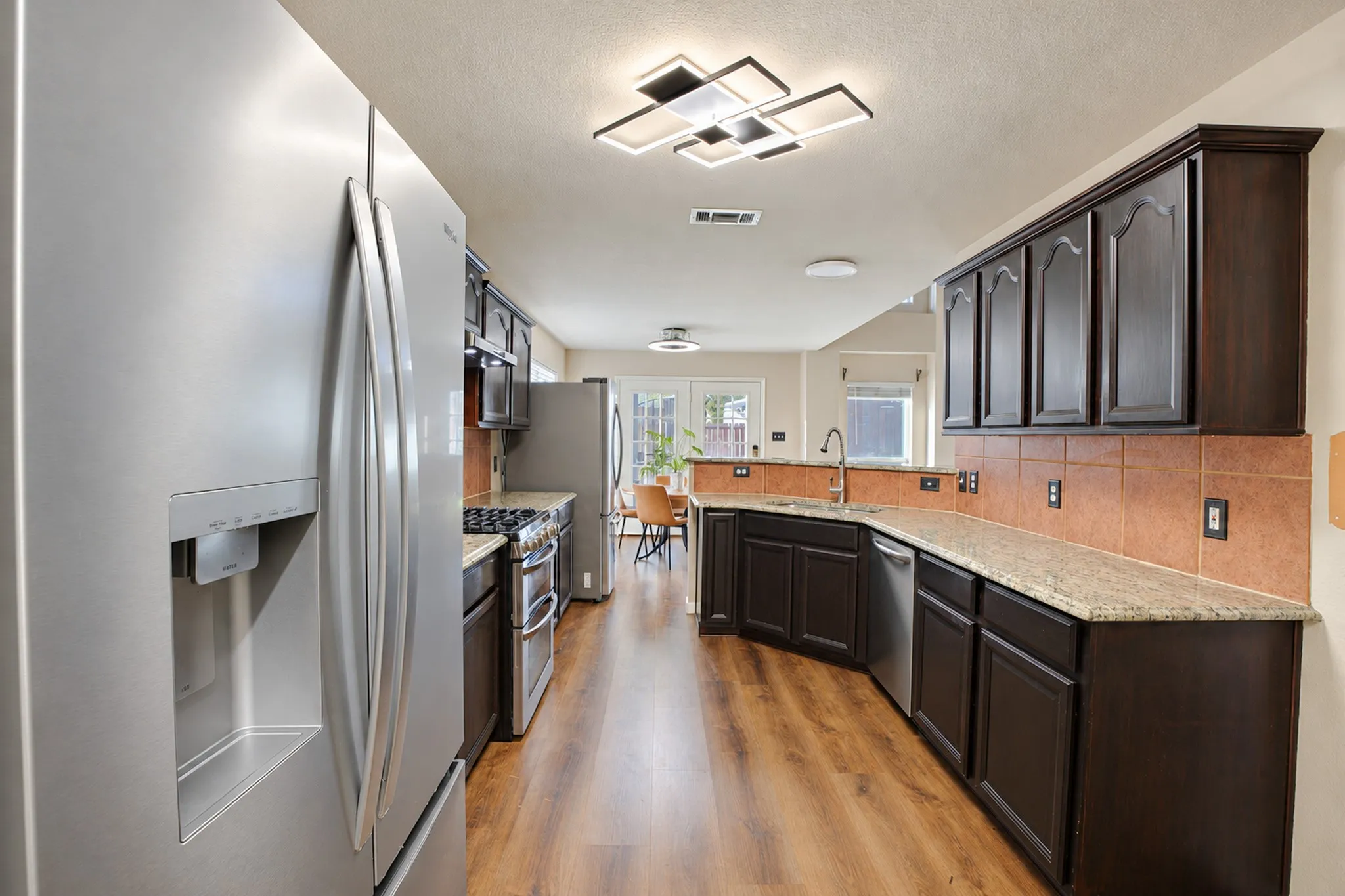 Single Family Residence For Sale in Rockwall County , 125 Lanshire Drive, Rockwall, Texas 75032, 5 Bedroom, 4 Bathroom, 2 Garage spaces, 3,522 Sqft, built in 2005, mls#21412157, Real Estate Agent in Rockwall, Homes For Sale in Rockwall county, Homes For Sale in Rockwall, Realtor in Rockwall Texas, Real Estate Brokerage Independent Realty Texas, Luminita Cordes Realtor
