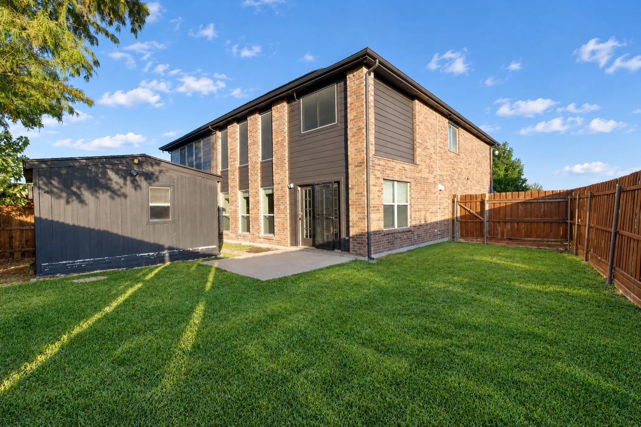 Single Family Residence For Sale in Rockwall County , 125 Lanshire Drive, Rockwall, Texas 75032, 5 Bedroom, 4 Bathroom, 2 Garage spaces, 3,522 Sqft, built in 2005, mls#21412157, Real Estate Agent in Rockwall, Homes For Sale in Rockwall county, Homes For Sale in Rockwall, Realtor in Rockwall Texas, Real Estate Brokerage Independent Realty Texas, Luminita Cordes Realtor