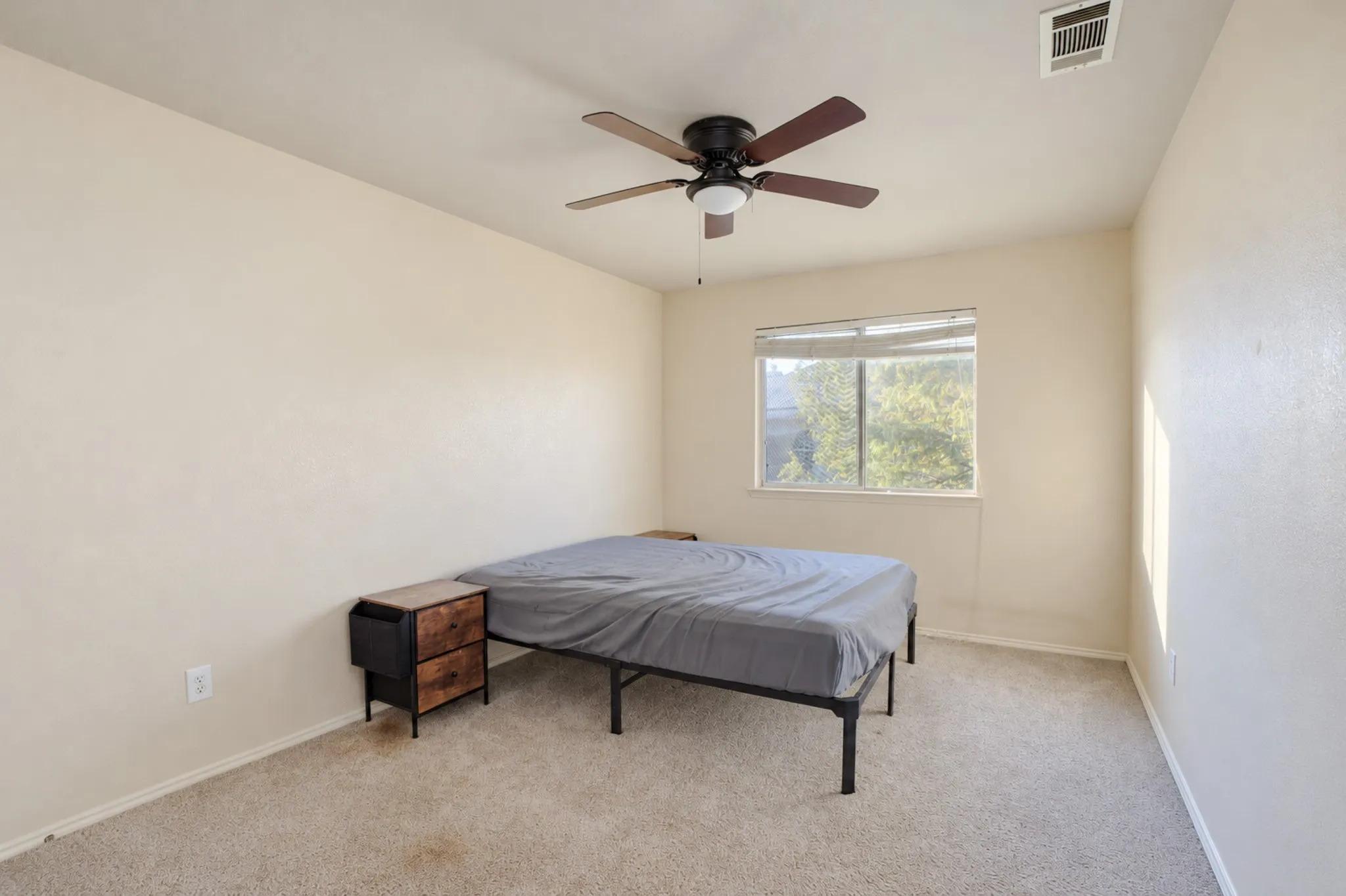 Single Family Residence For Sale in Rockwall County , 125 Lanshire Drive, Rockwall, Texas 75032, 5 Bedroom, 4 Bathroom, 2 Garage spaces, 3,522 Sqft, built in 2005, mls#21412157, Real Estate Agent in Rockwall, Homes For Sale in Rockwall county, Homes For Sale in Rockwall, Realtor in Rockwall Texas, Real Estate Brokerage Independent Realty Texas, Luminita Cordes Realtor