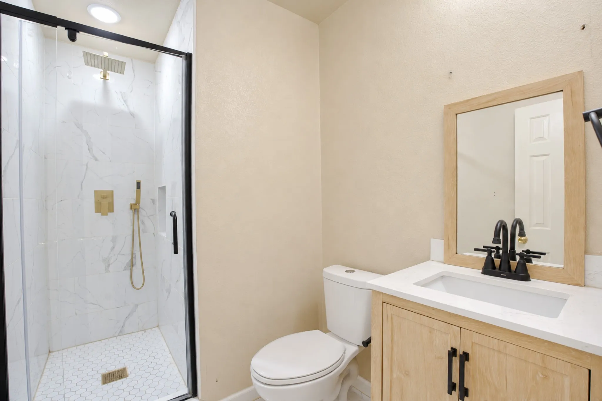 Single Family Residence For Sale in Rockwall County , 125 Lanshire Drive, Rockwall, Texas 75032, 5 Bedroom, 4 Bathroom, 2 Garage spaces, 3,522 Sqft, built in 2005, mls#21412157, Real Estate Agent in Rockwall, Homes For Sale in Rockwall county, Homes For Sale in Rockwall, Realtor in Rockwall Texas, Real Estate Brokerage Independent Realty Texas, Luminita Cordes Realtor