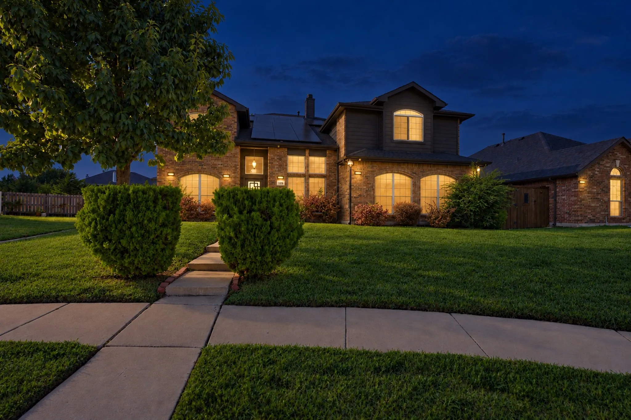 Single Family Residence For Sale in Rockwall County , 125 Lanshire Drive, Rockwall, Texas 75032, 5 Bedroom, 4 Bathroom, 2 Garage spaces, 3,522 Sqft, built in 2005, mls#21412157, Real Estate Agent in Rockwall, Homes For Sale in Rockwall county, Homes For Sale in Rockwall, Realtor in Rockwall Texas, Real Estate Brokerage Independent Realty Texas, Luminita Cordes Realtor