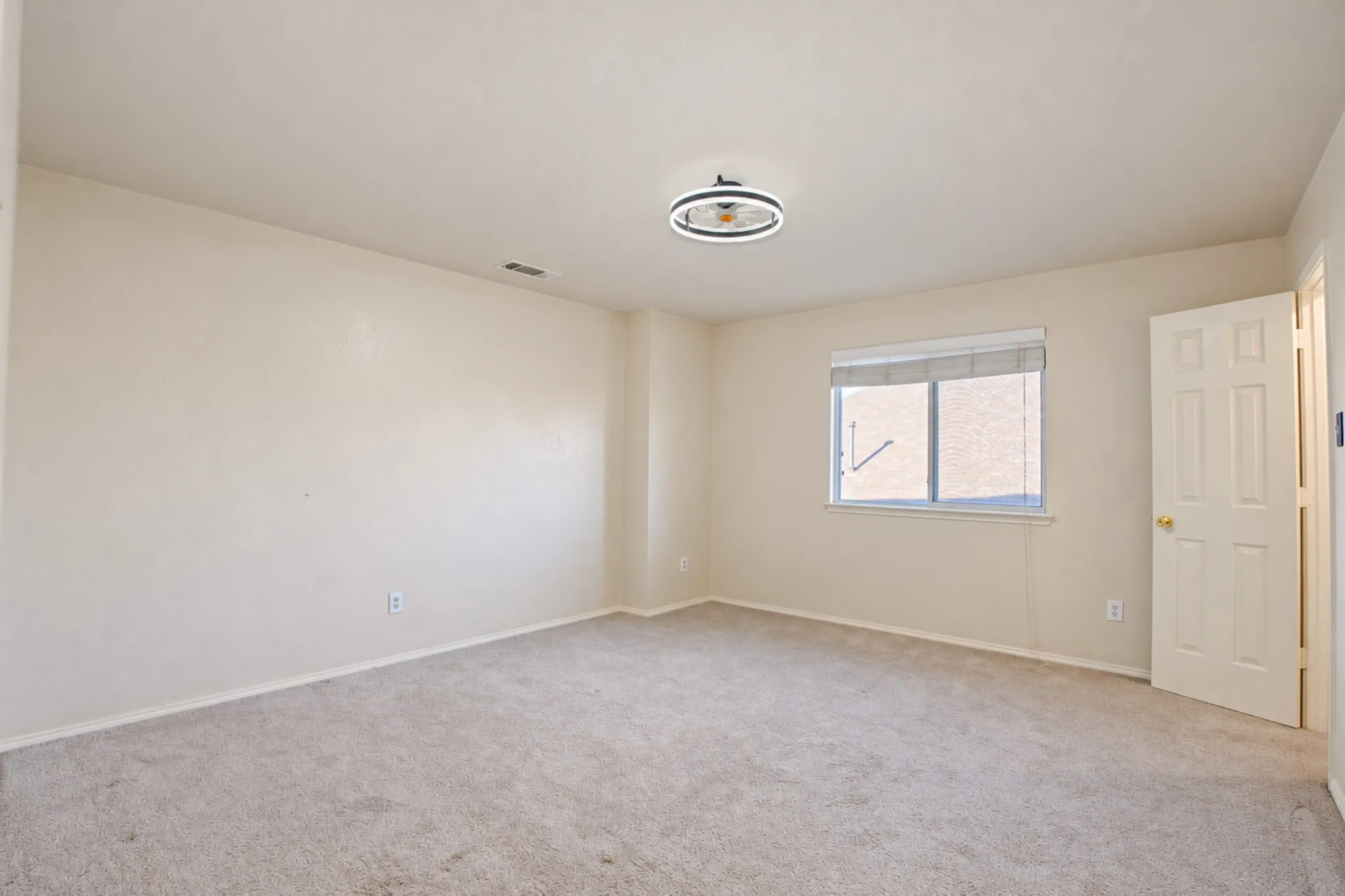 Single Family Residence For Sale in Rockwall County , 125 Lanshire Drive, Rockwall, Texas 75032, 5 Bedroom, 4 Bathroom, 2 Garage spaces, 3,522 Sqft, built in 2005, mls#21412157, Real Estate Agent in Rockwall, Homes For Sale in Rockwall county, Homes For Sale in Rockwall, Realtor in Rockwall Texas, Real Estate Brokerage Independent Realty Texas, Luminita Cordes Realtor