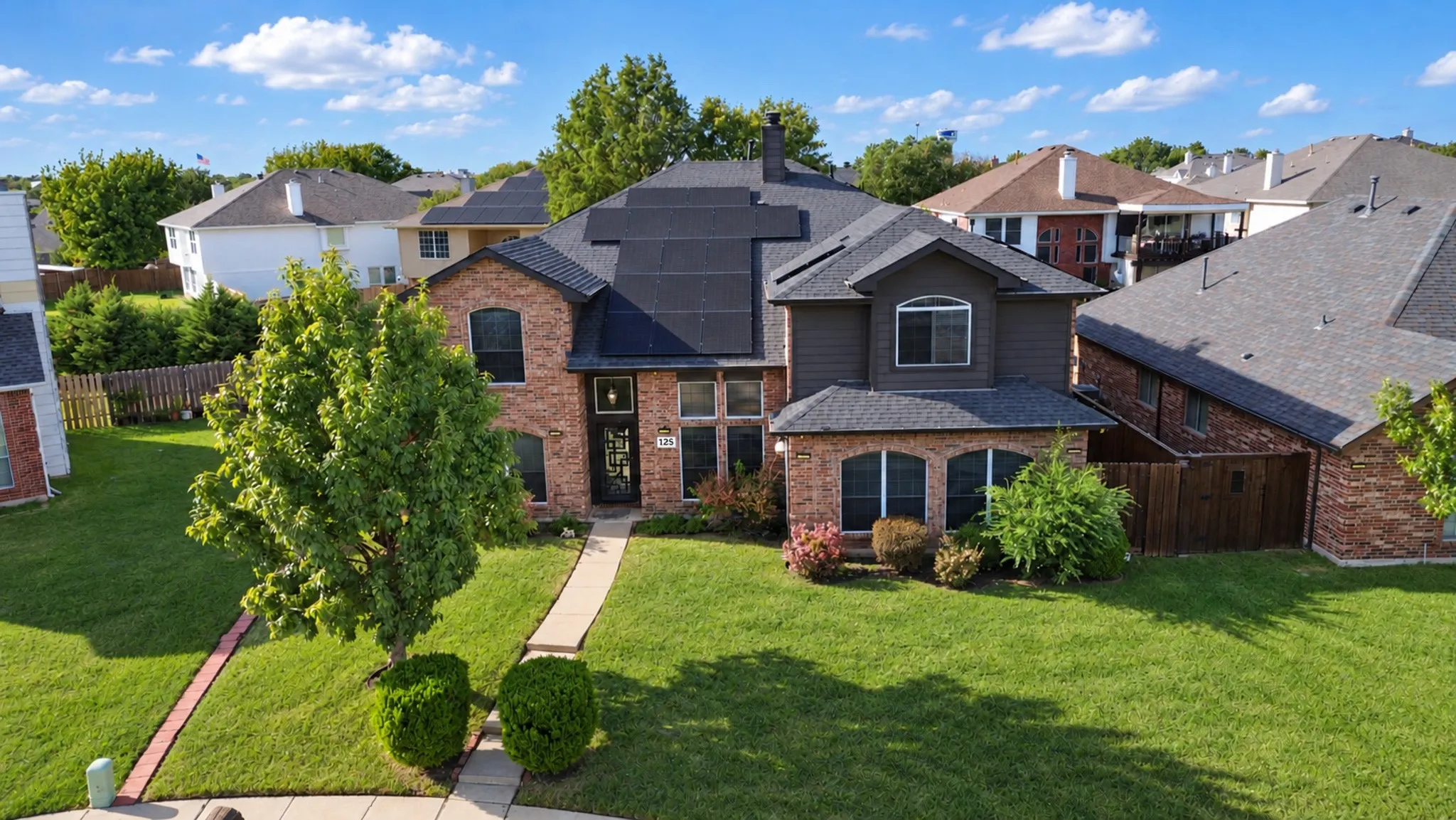 Single Family Residence For Sale in Rockwall County , 125 Lanshire Drive, Rockwall, Texas 75032, 5 Bedroom, 4 Bathroom, 2 Garage spaces, 3,522 Sqft, built in 2005, mls#21412157, Real Estate Agent in Rockwall, Homes For Sale in Rockwall county, Homes For Sale in Rockwall, Realtor in Rockwall Texas, Real Estate Brokerage Independent Realty Texas, Luminita Cordes Realtor