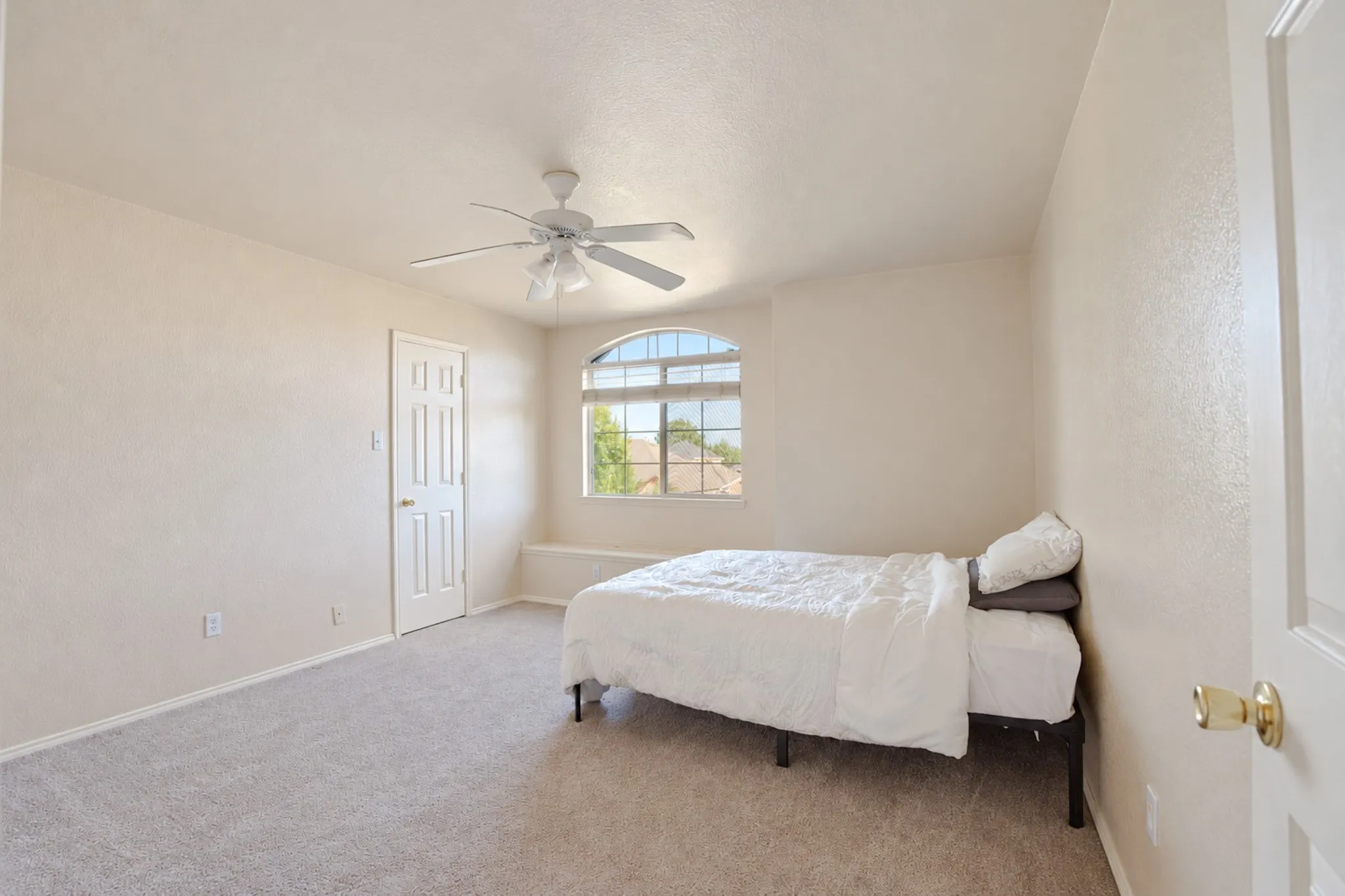 Single Family Residence For Sale in Rockwall County , 125 Lanshire Drive, Rockwall, Texas 75032, 5 Bedroom, 4 Bathroom, 2 Garage spaces, 3,522 Sqft, built in 2005, mls#21412157, Real Estate Agent in Rockwall, Homes For Sale in Rockwall county, Homes For Sale in Rockwall, Realtor in Rockwall Texas, Real Estate Brokerage Independent Realty Texas, Luminita Cordes Realtor