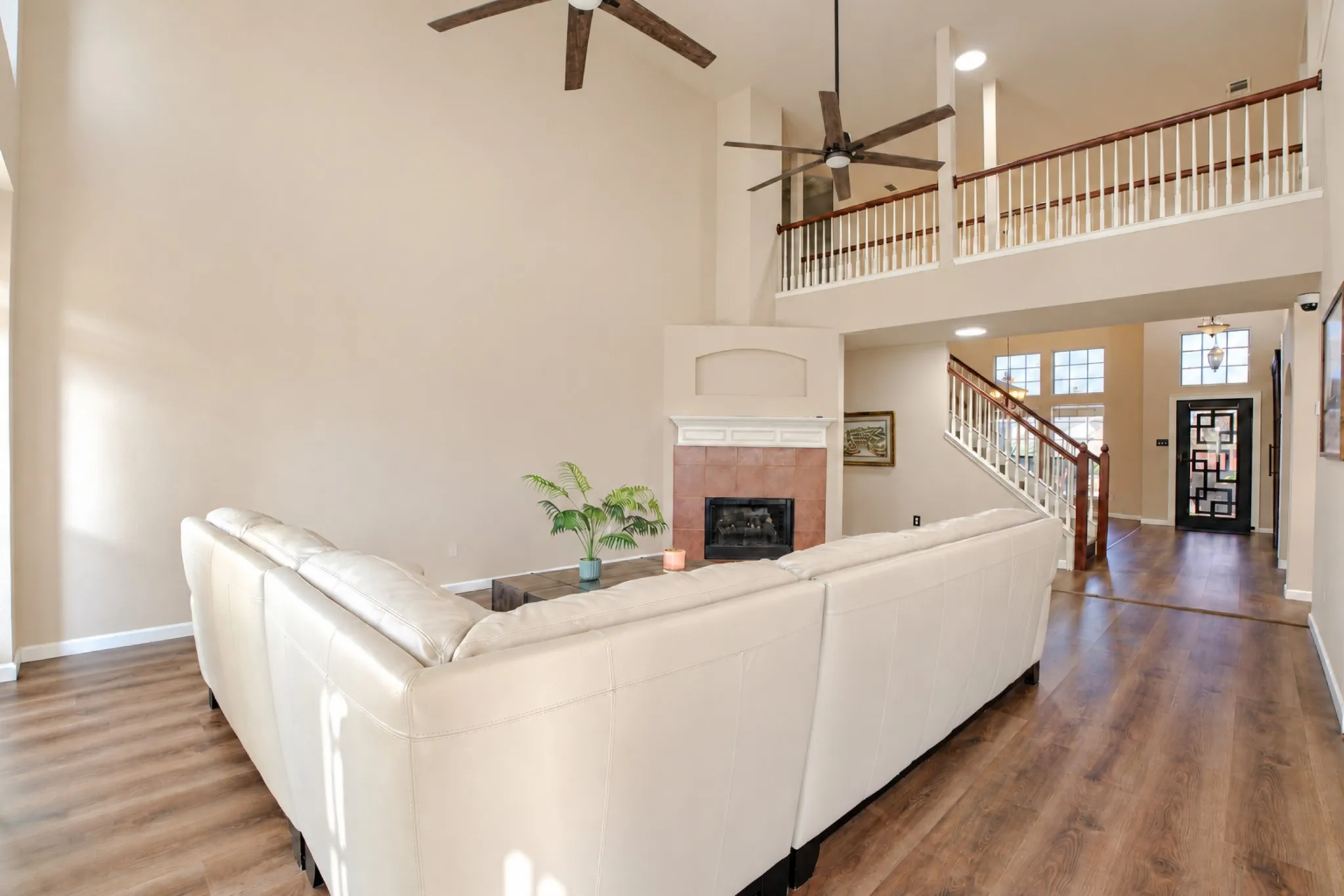 Single Family Residence For Sale in Rockwall County , 125 Lanshire Drive, Rockwall, Texas 75032, 5 Bedroom, 4 Bathroom, 2 Garage spaces, 3,522 Sqft, built in 2005, mls#21412157, Real Estate Agent in Rockwall, Homes For Sale in Rockwall county, Homes For Sale in Rockwall, Realtor in Rockwall Texas, Real Estate Brokerage Independent Realty Texas, Luminita Cordes Realtor