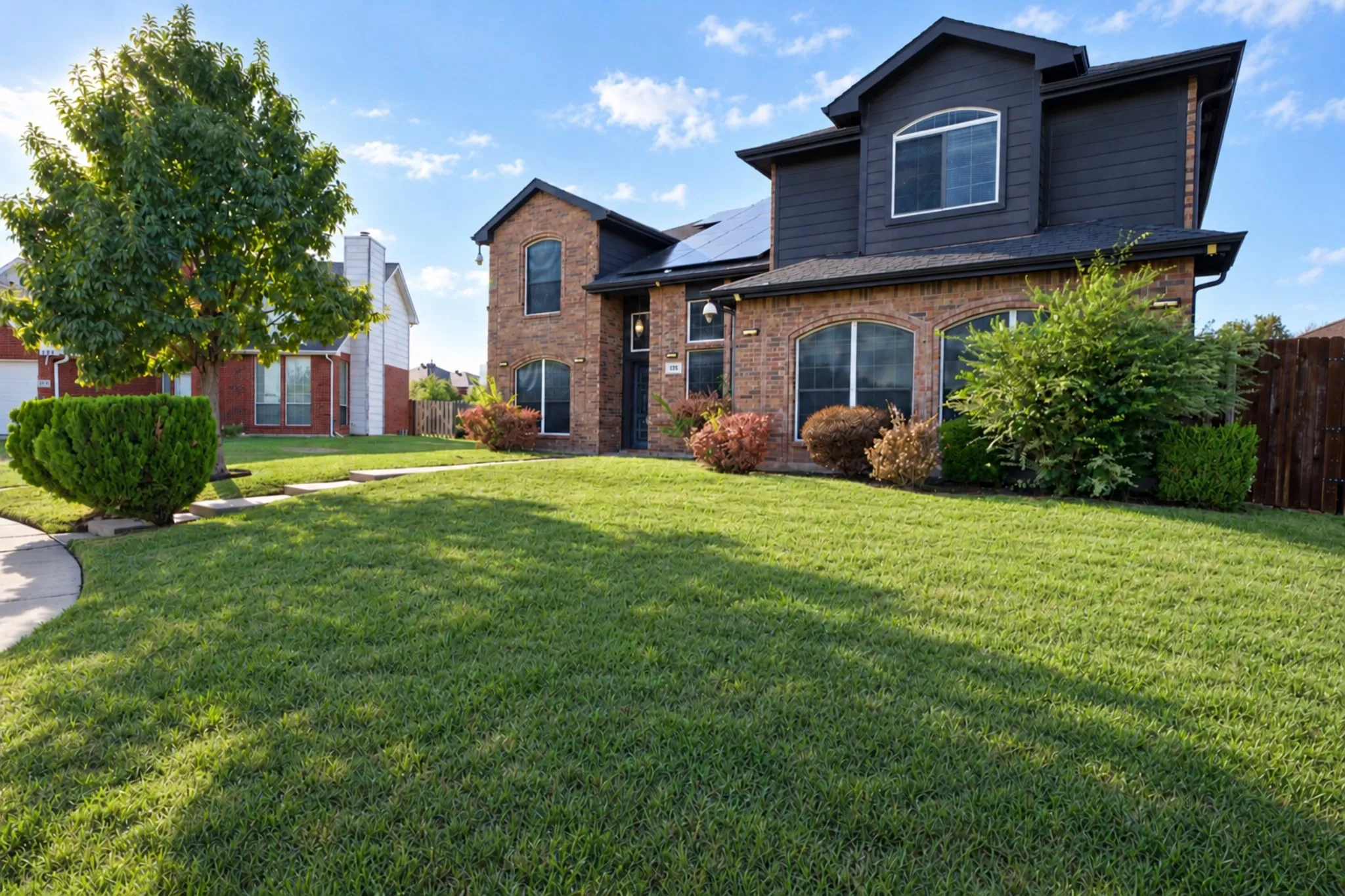 Single Family Residence For Sale in Rockwall County , 125 Lanshire Drive, Rockwall, Texas 75032, 5 Bedroom, 4 Bathroom, 2 Garage spaces, 3,522 Sqft, built in 2005, mls#21412157, Real Estate Agent in Rockwall, Homes For Sale in Rockwall county, Homes For Sale in Rockwall, Realtor in Rockwall Texas, Real Estate Brokerage Independent Realty Texas, Luminita Cordes Realtor