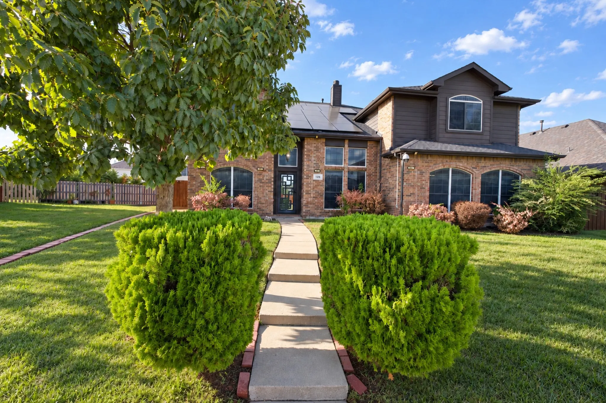 Single Family Residence For Sale in Rockwall County , 125 Lanshire Drive, Rockwall, Texas 75032, 5 Bedroom, 4 Bathroom, 2 Garage spaces, 3,522 Sqft, built in 2005, mls#21412157, Real Estate Agent in Rockwall, Homes For Sale in Rockwall county, Homes For Sale in Rockwall, Realtor in Rockwall Texas, Real Estate Brokerage Independent Realty Texas, Luminita Cordes Realtor