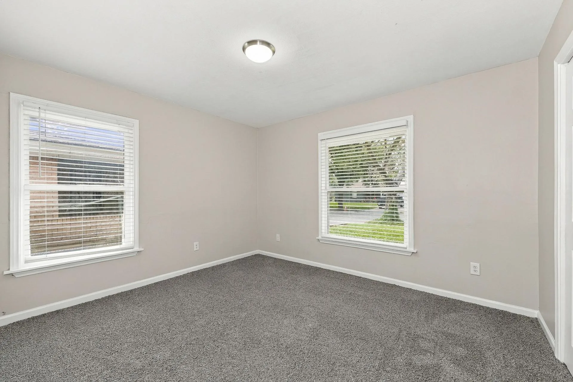 Single Family Residence For Sale in Dallas County , 2118 Bergstrom Drive, Dallas, Texas 75227, 3 Bedroom, 2 Bathroom, 1 Garage spaces, 1,135 Sqft, built in 1953, mls#21411860, Real Estate Agent in Dallas, Homes For Sale in Dallas county, Homes For Sale in Dallas, Realtor in Dallas Texas, Real Estate Brokerage Independent Realty Texas, Luminita Cordes Realtor