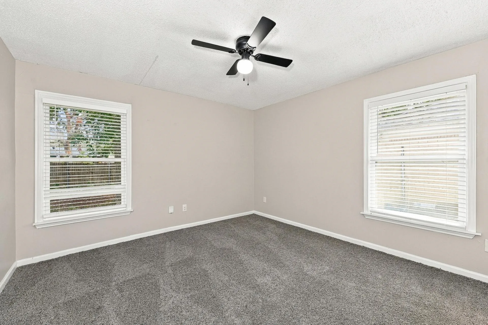 Single Family Residence For Sale in Dallas County , 2118 Bergstrom Drive, Dallas, Texas 75227, 3 Bedroom, 2 Bathroom, 1 Garage spaces, 1,135 Sqft, built in 1953, mls#21411860, Real Estate Agent in Dallas, Homes For Sale in Dallas county, Homes For Sale in Dallas, Realtor in Dallas Texas, Real Estate Brokerage Independent Realty Texas, Luminita Cordes Realtor