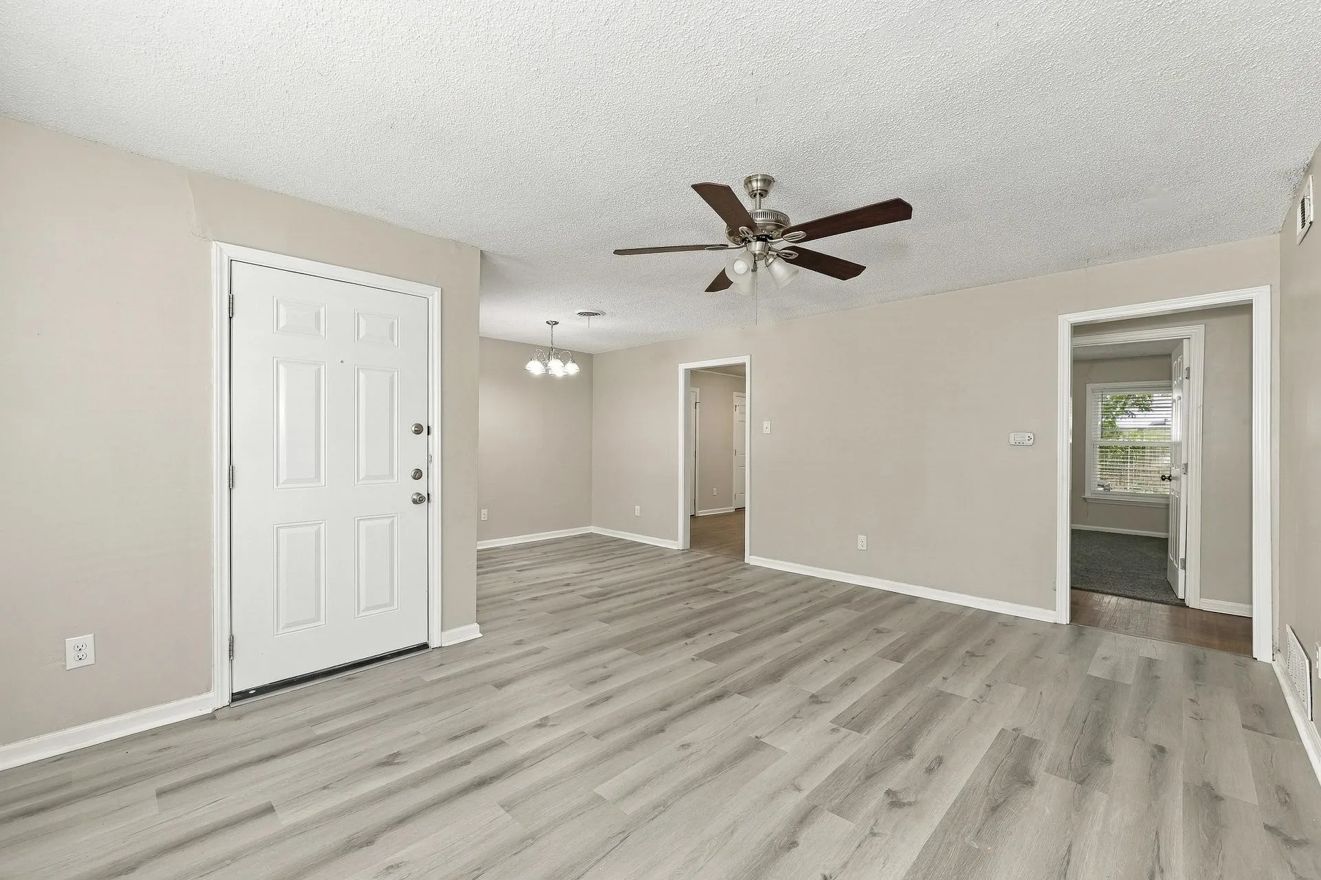 Single Family Residence For Sale in Dallas County , 2118 Bergstrom Drive, Dallas, Texas 75227, 3 Bedroom, 2 Bathroom, 1 Garage spaces, 1,135 Sqft, built in 1953, mls#21411860, Real Estate Agent in Dallas, Homes For Sale in Dallas county, Homes For Sale in Dallas, Realtor in Dallas Texas, Real Estate Brokerage Independent Realty Texas, Luminita Cordes Realtor